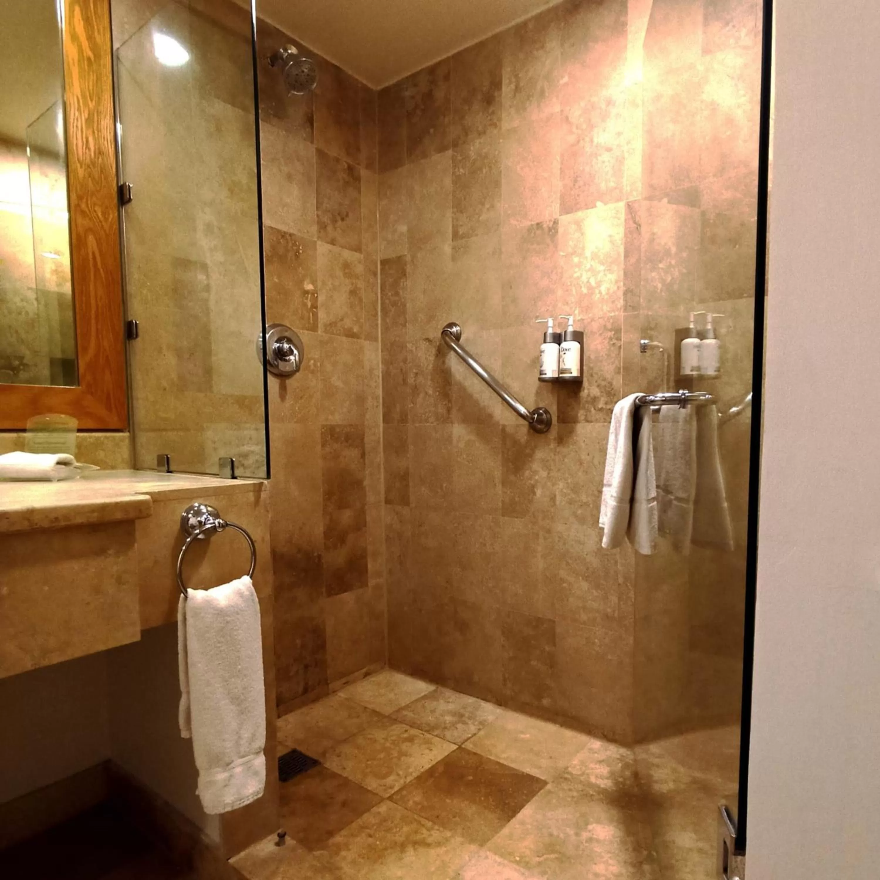 Photo of the whole room in Holiday Inn Monterrey Valle by IHG