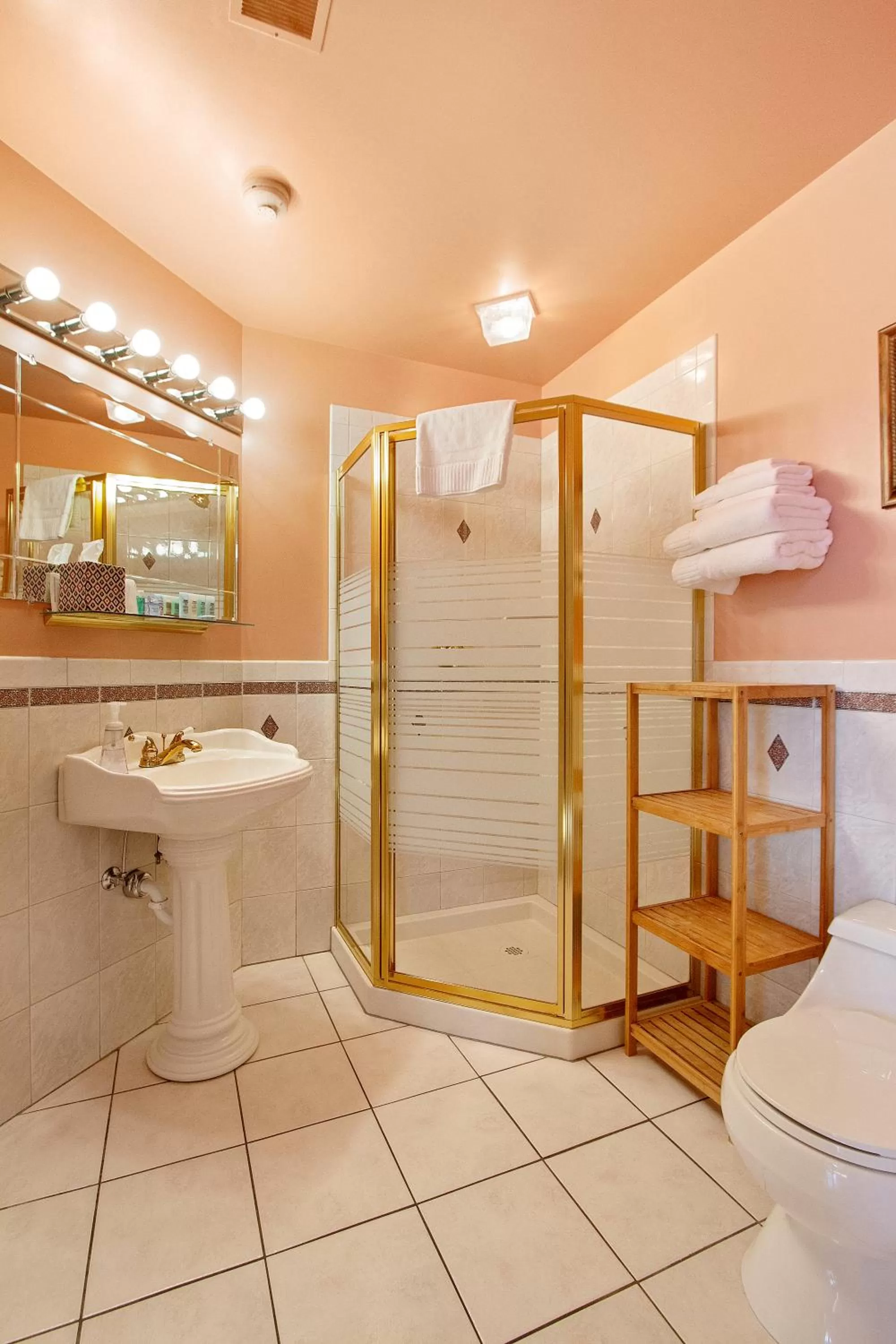 Bathroom in After Eight Bed and Breakfast