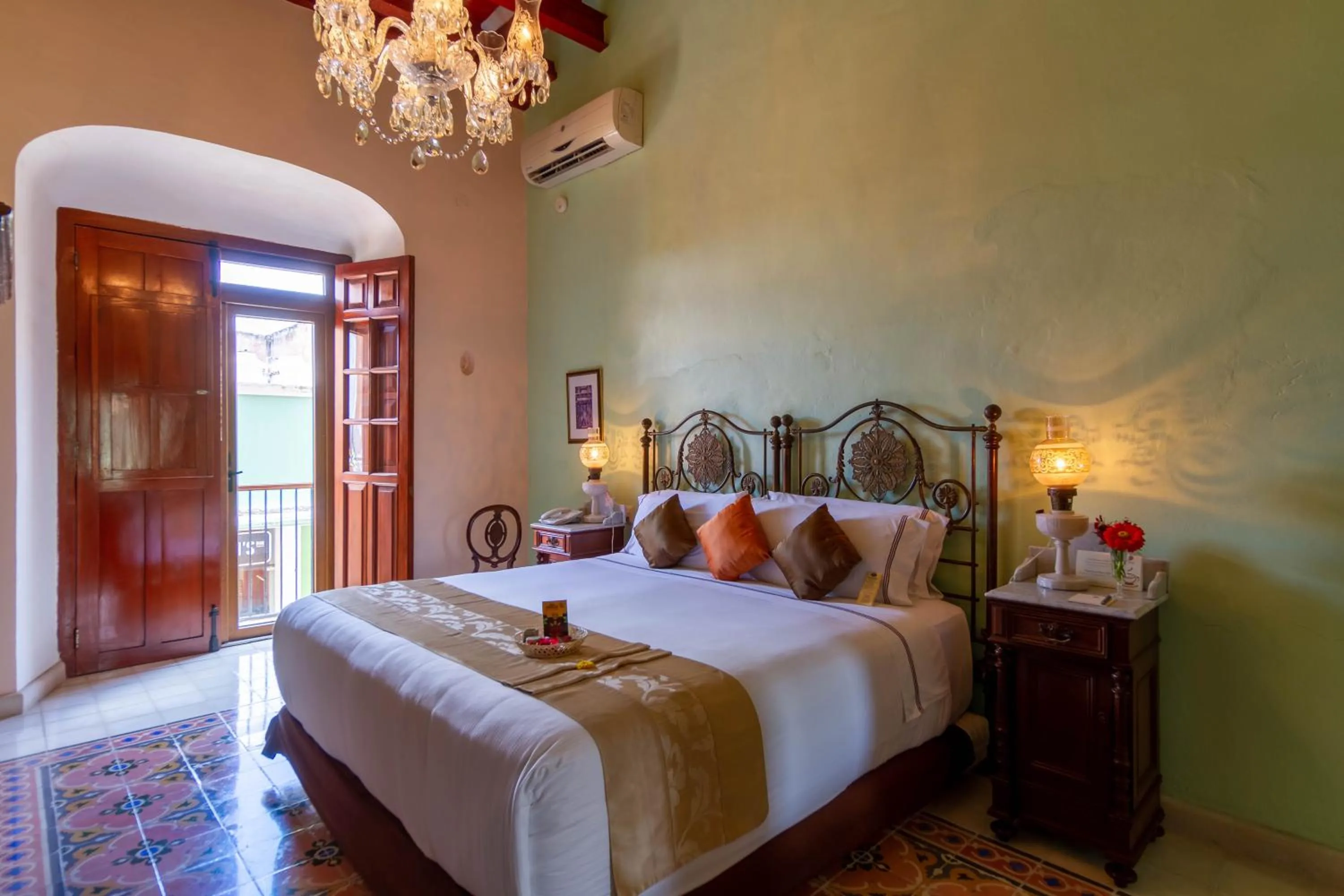 Photo of the whole room, Bed in Hotel Boutique Casa Don Gustavo, Campeche