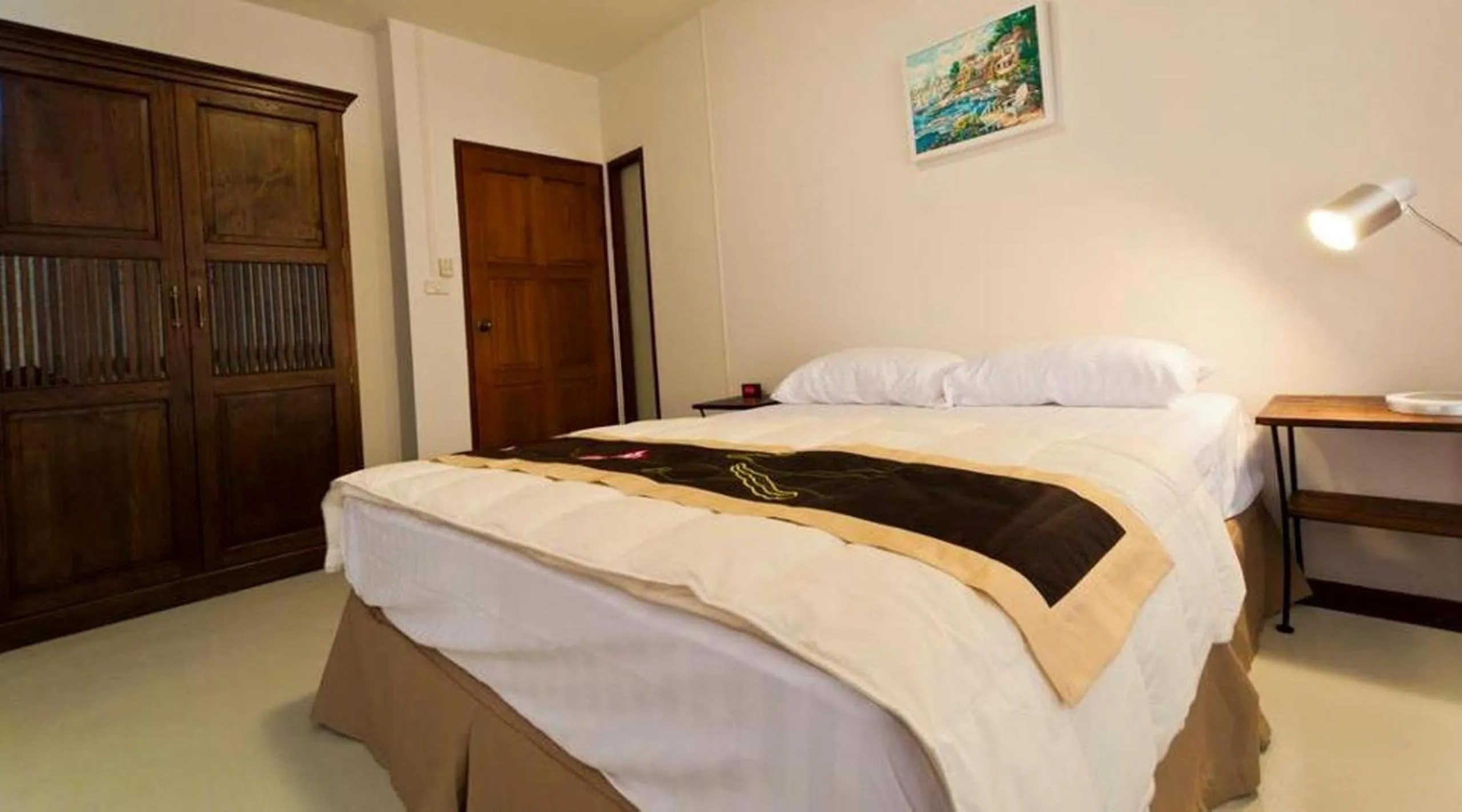 Bed in The Meet Green Apartment