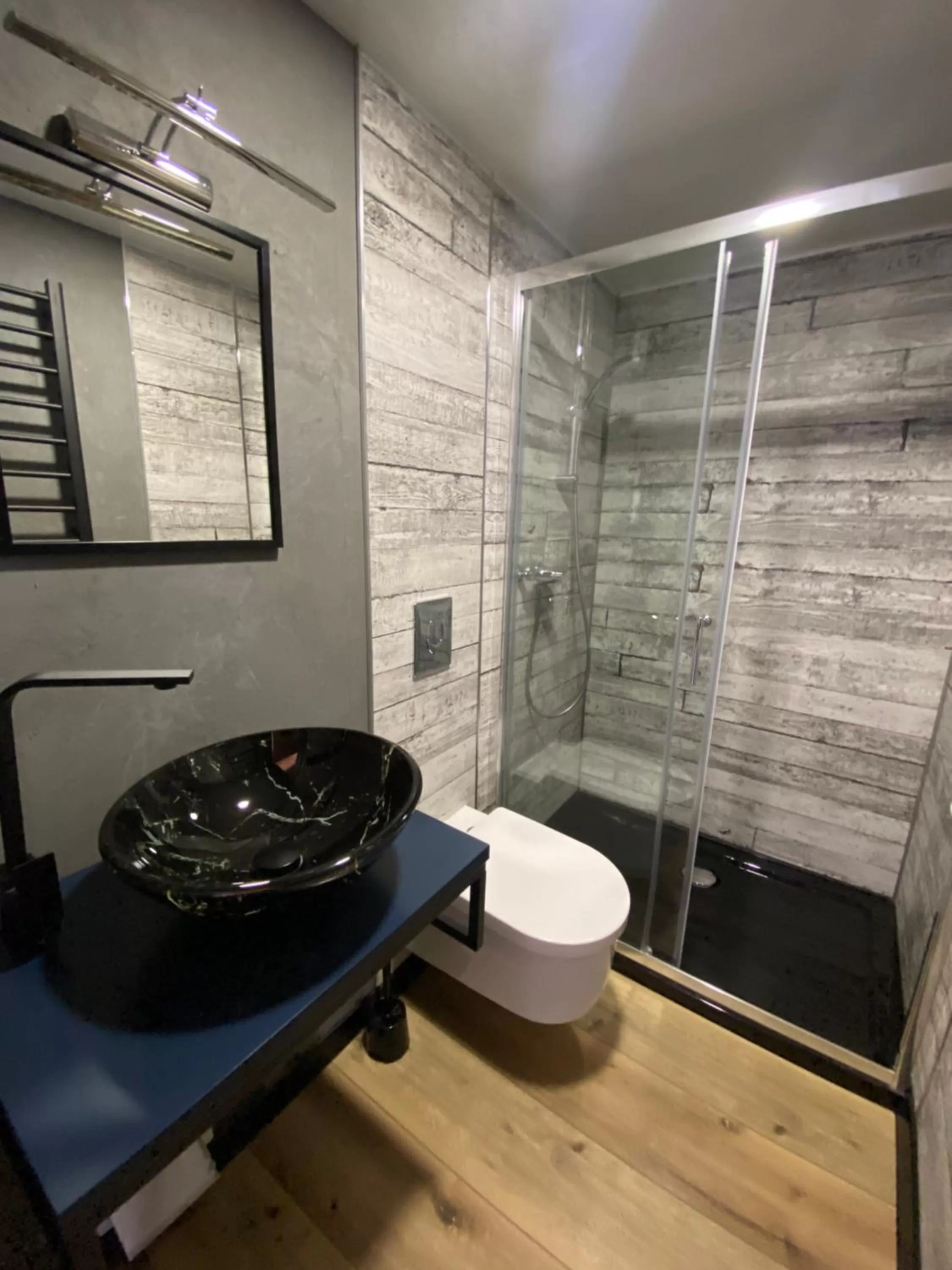 Shower in Floating Apartments - ODRA DREAM
