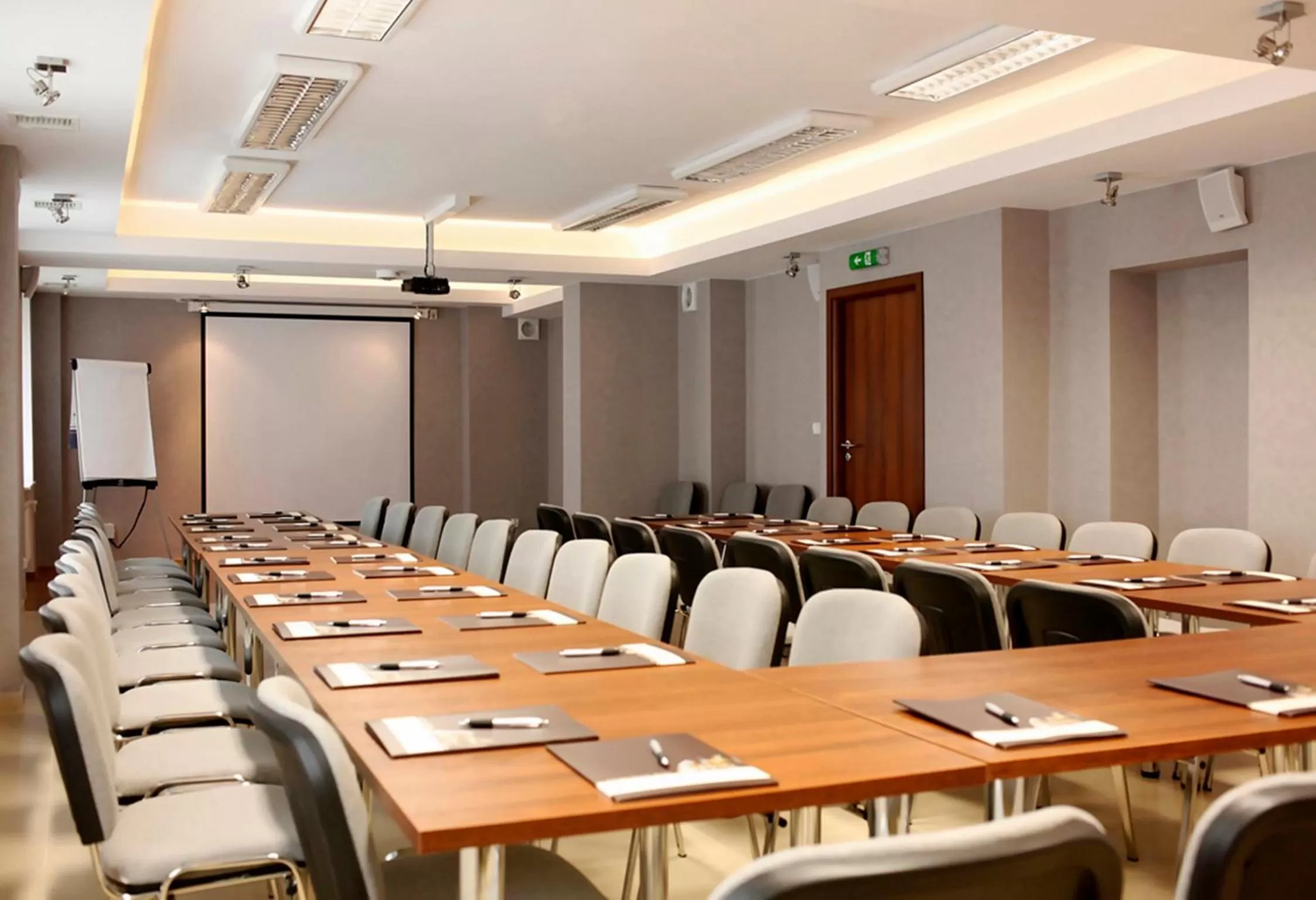 Business facilities in Iskra