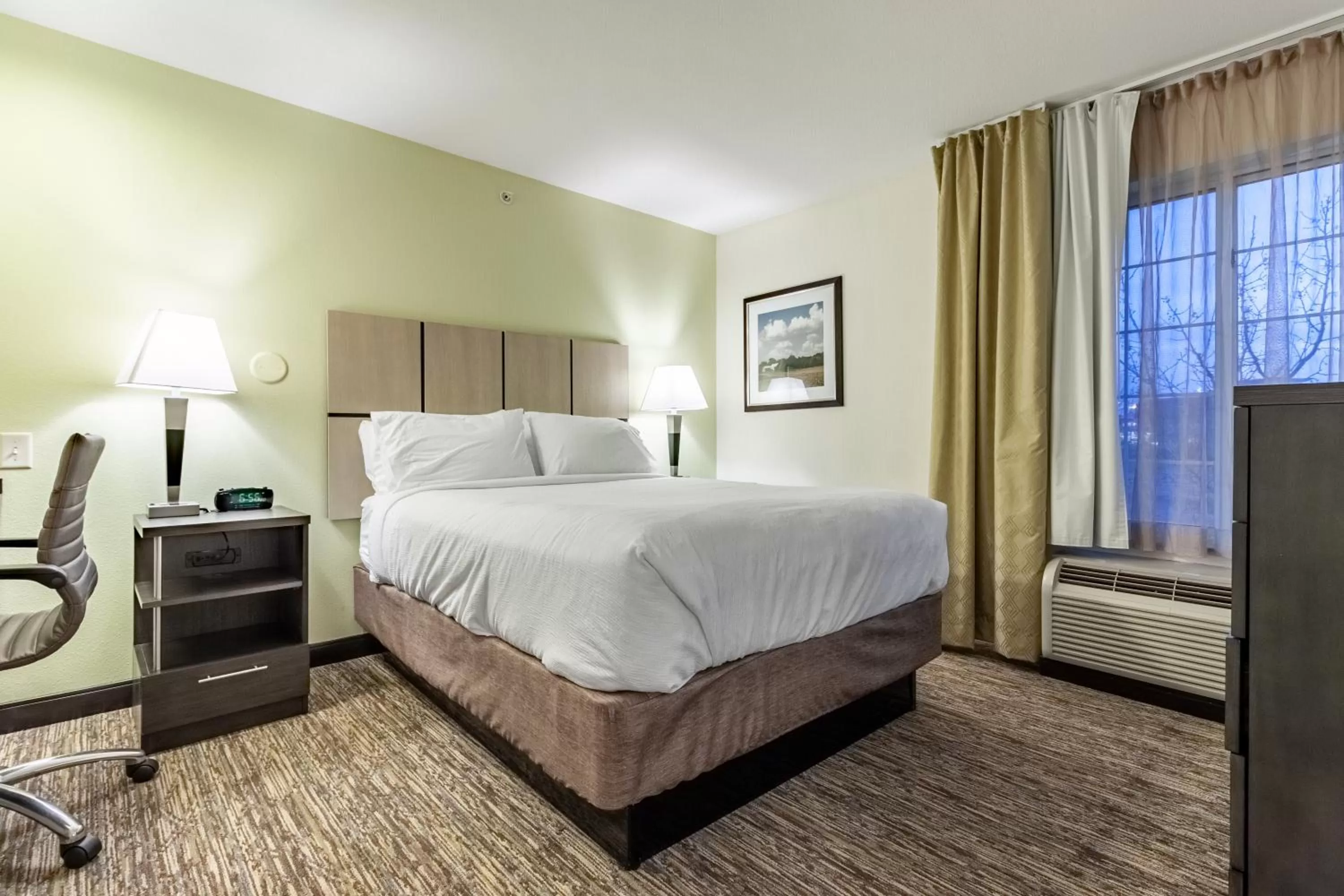 Bed in Candlewood Suites Lincoln by IHG