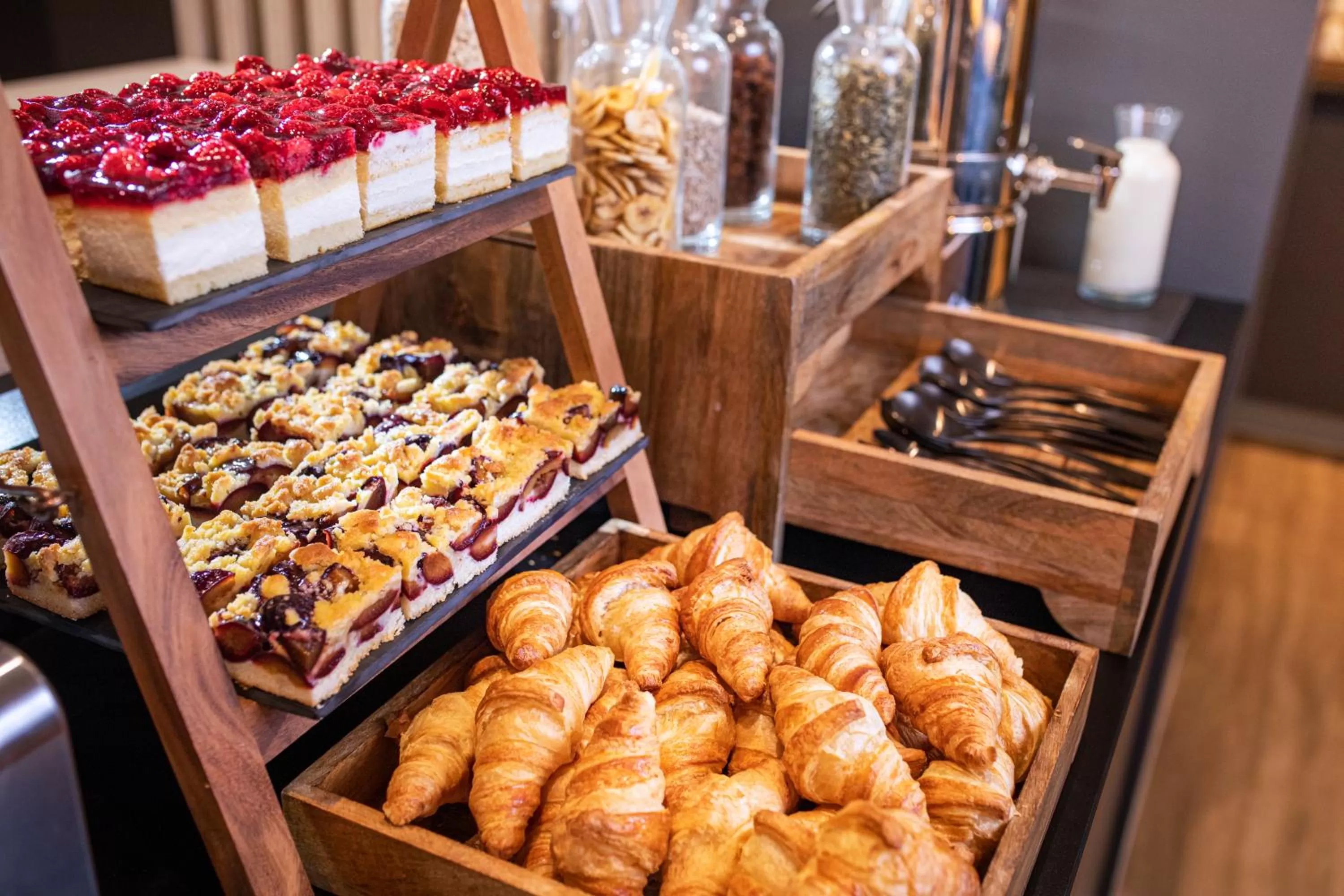 Breakfast in LOGINN Hotel Berlin Airport