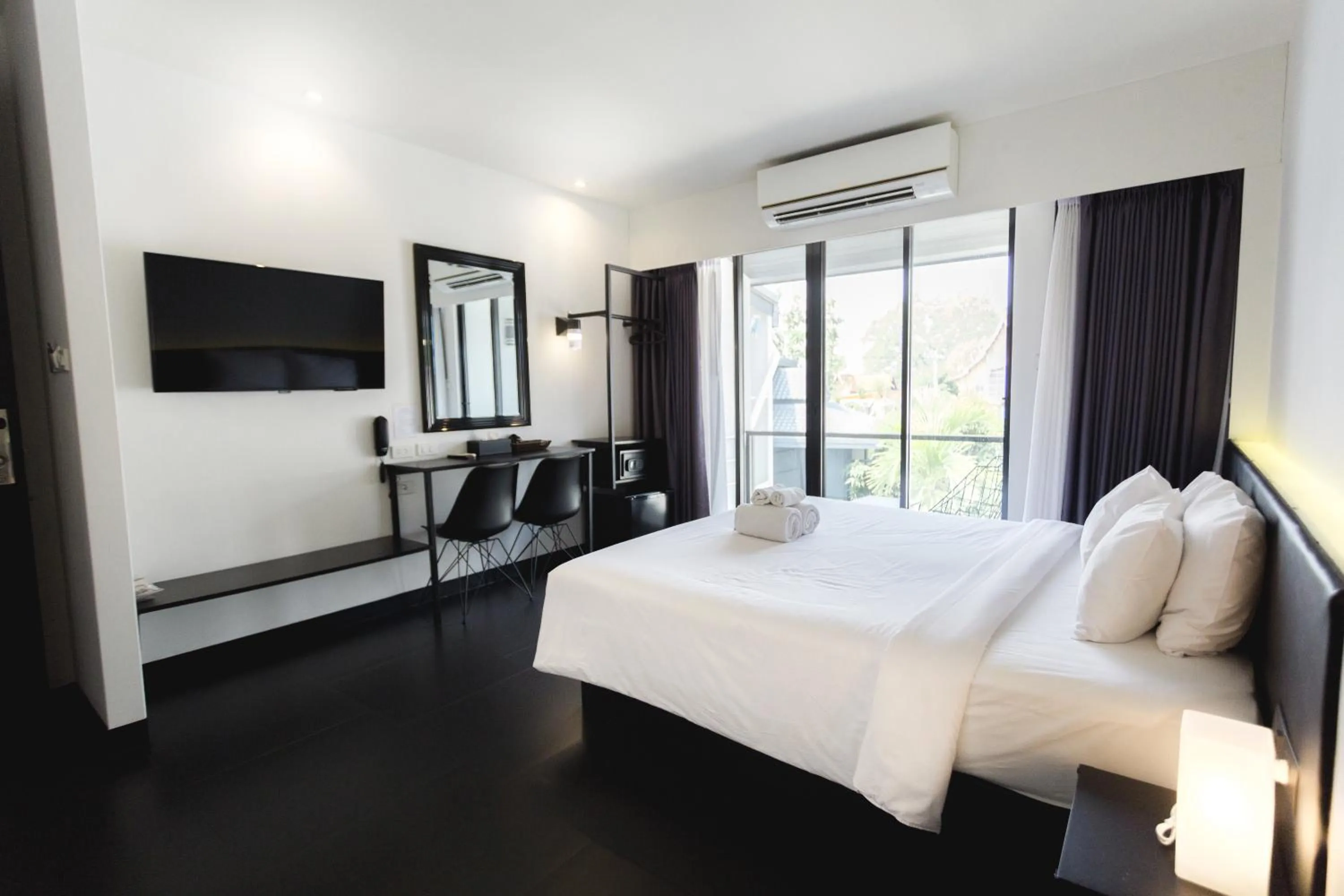 Standard King Room - single occupancy in iSilver Hotel