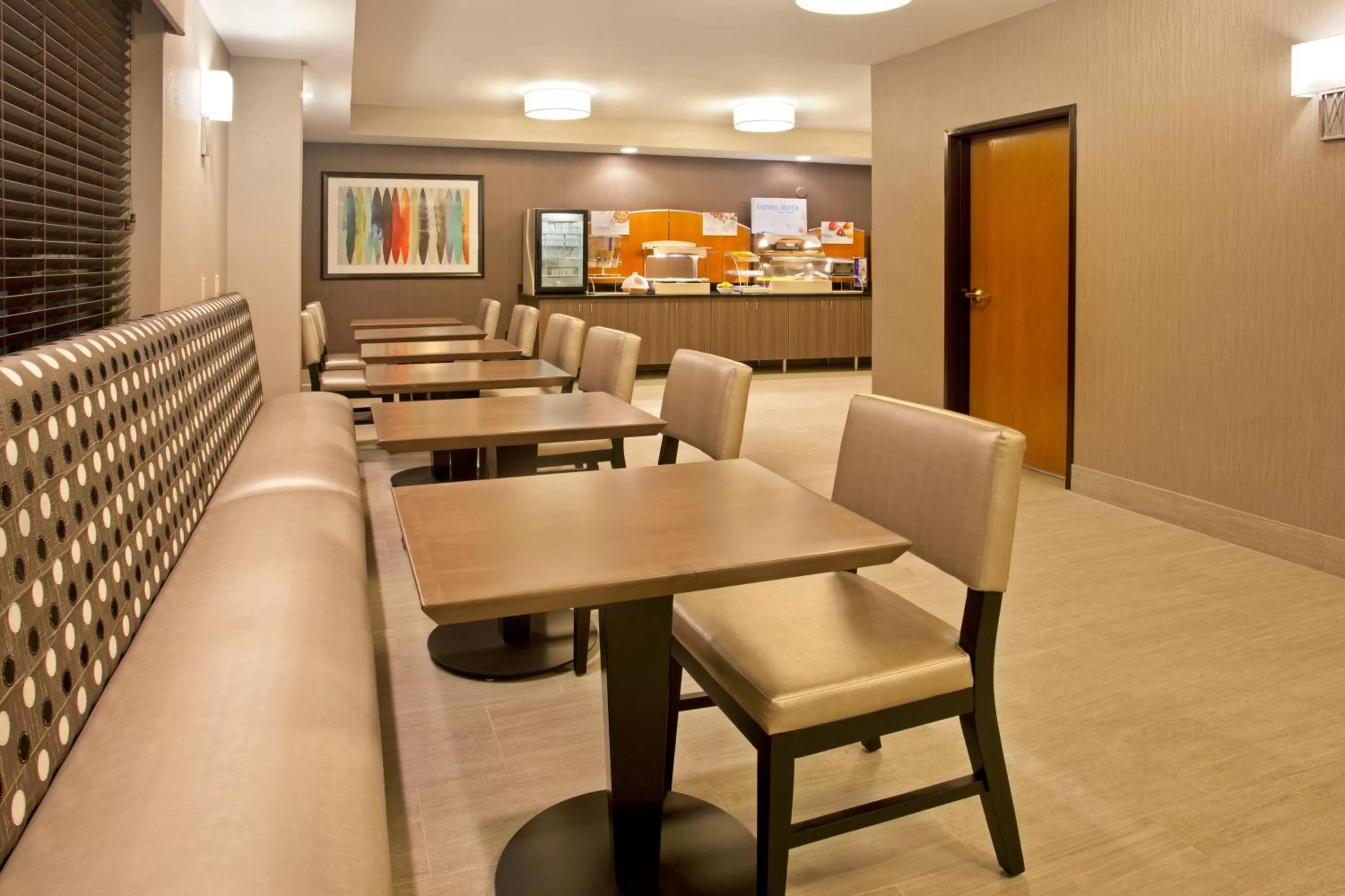 Breakfast in Holiday Inn Express Hotel & Suites Minneapolis - Minnetonka by IHG