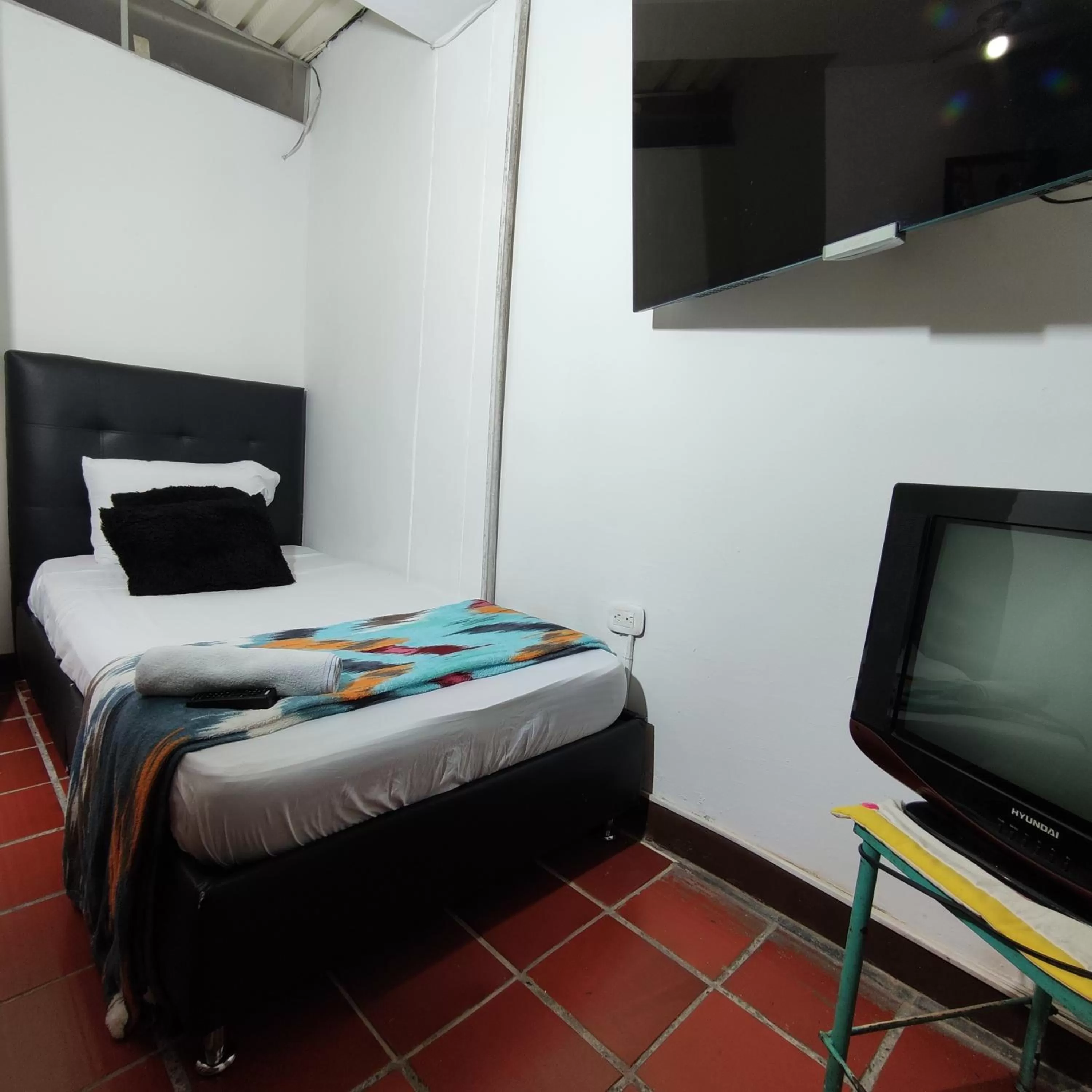 Bed, TV/Entertainment Center in Hosteria De Mi Pueblo