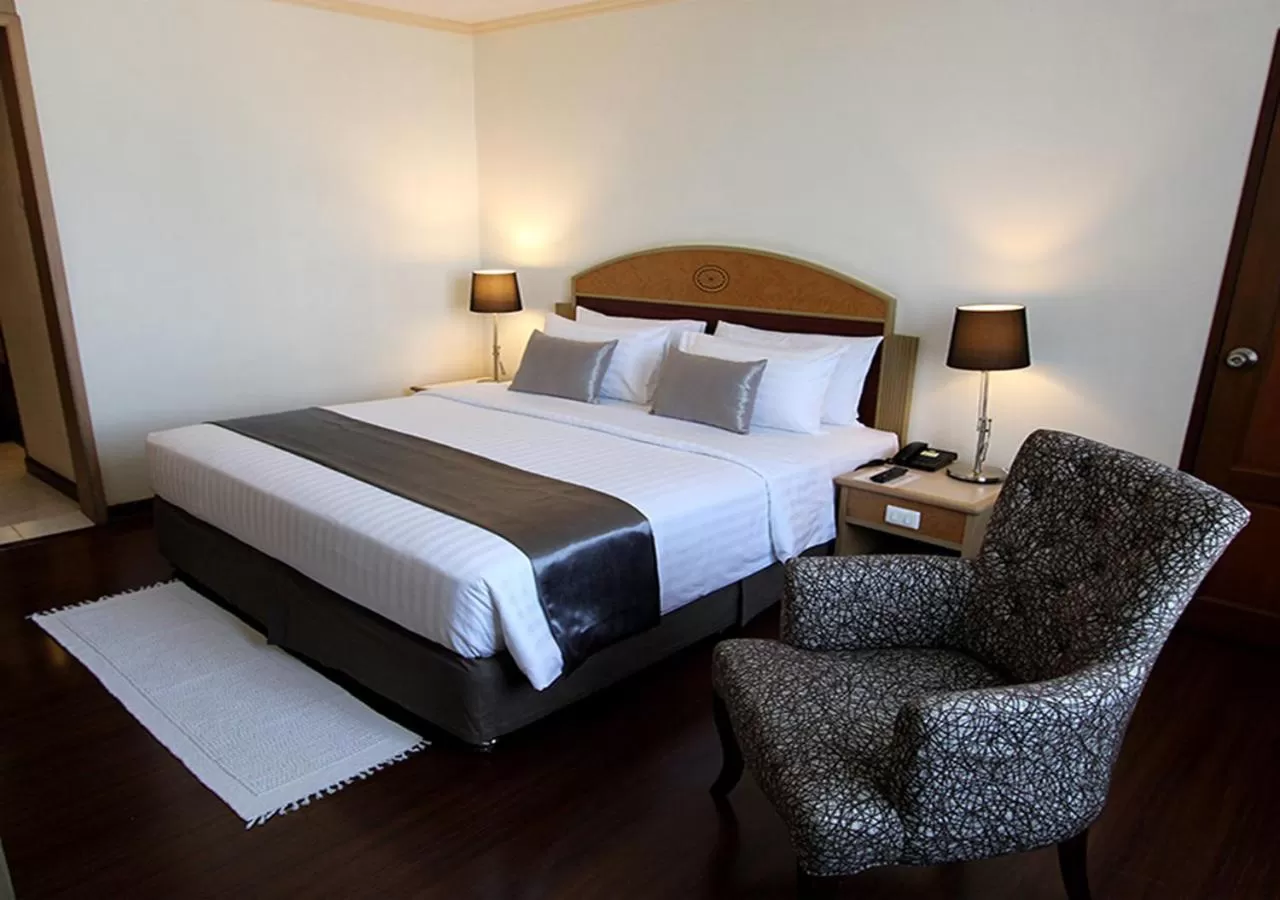 Bedroom, Bed in Grand Tower Inn Rama 6