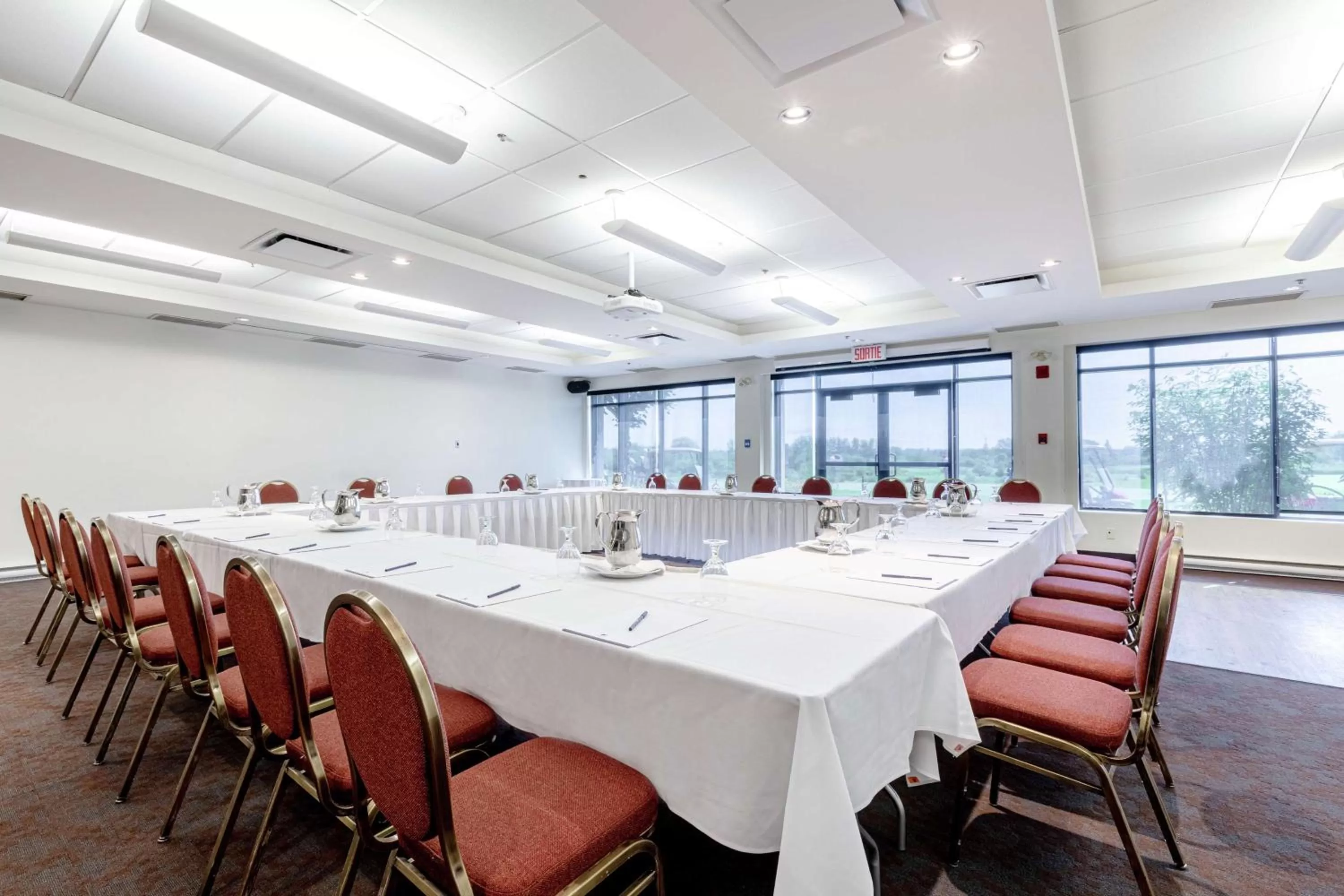 Meeting/conference room in DoubleTree by Hilton Quebec Resort