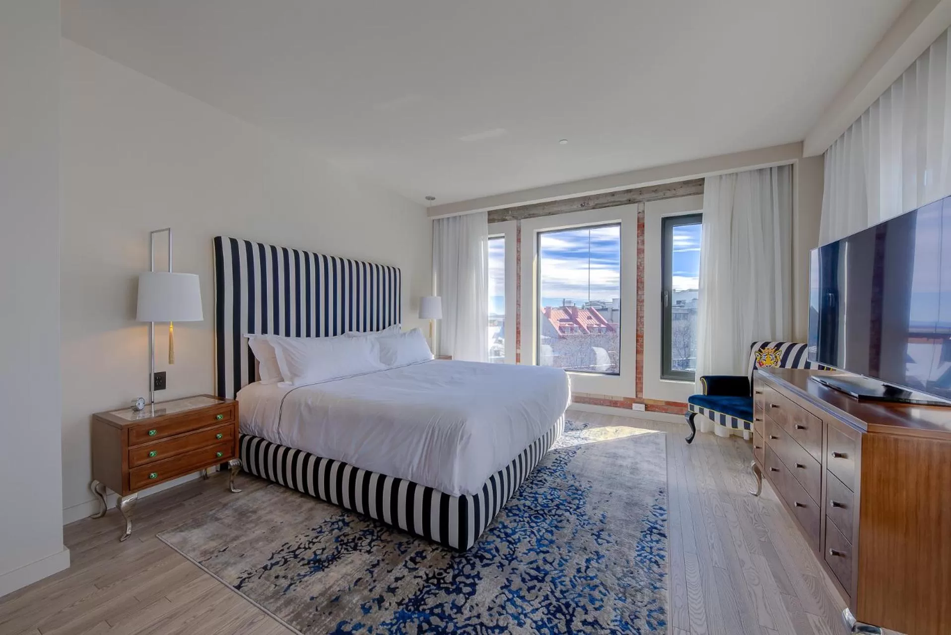 Photo of the whole room, Bed in Monsieur Jean - Hôtel Particulier