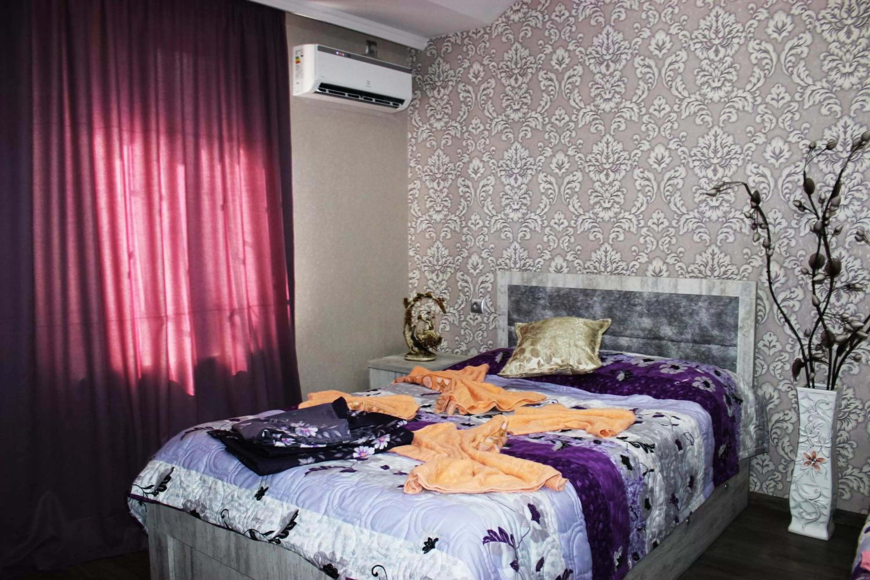 TV and multimedia, Bed in Golden Way