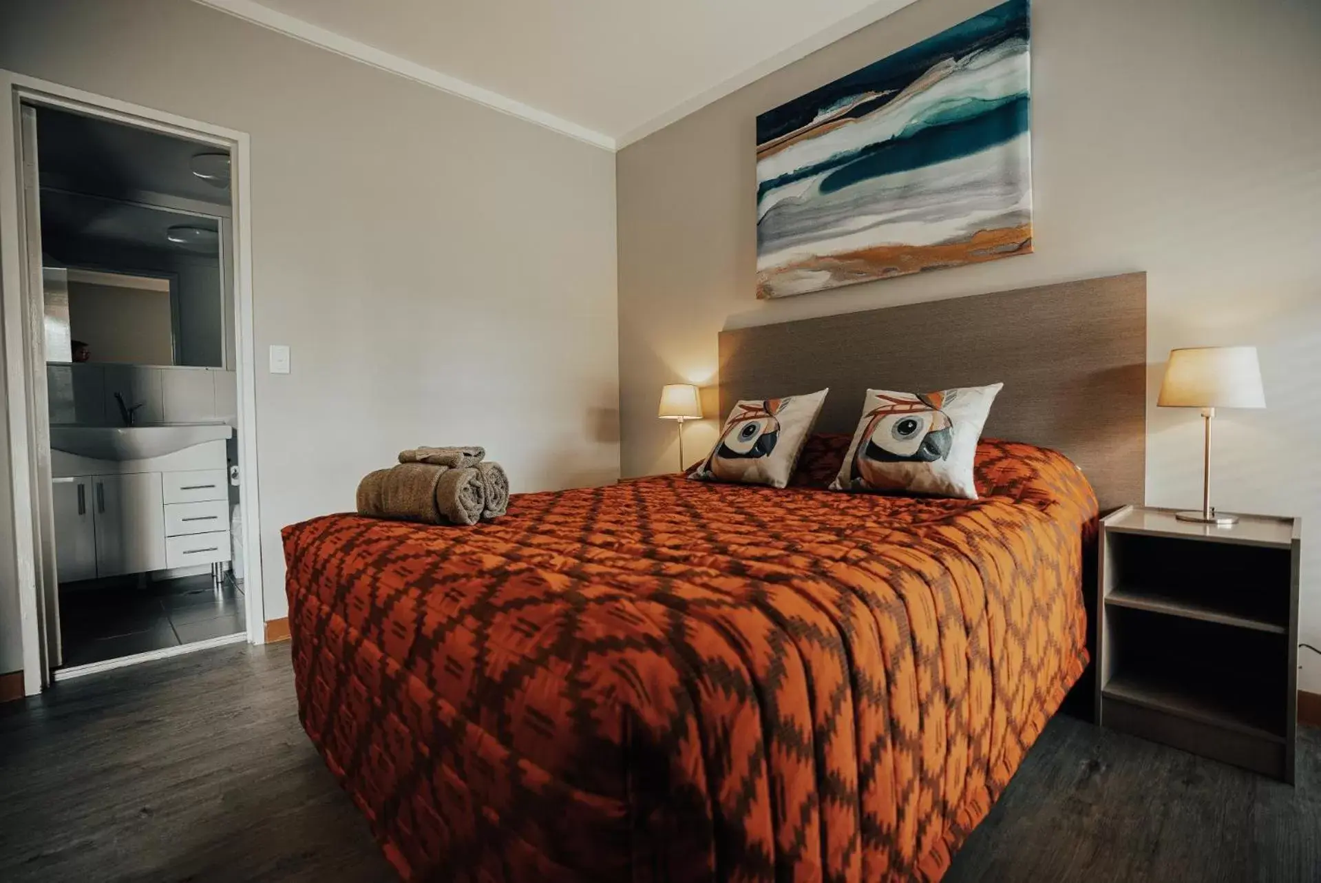 Premium Double Room in Seasons Hotel Newman Premium Double Room in Seasons Hotel Newman