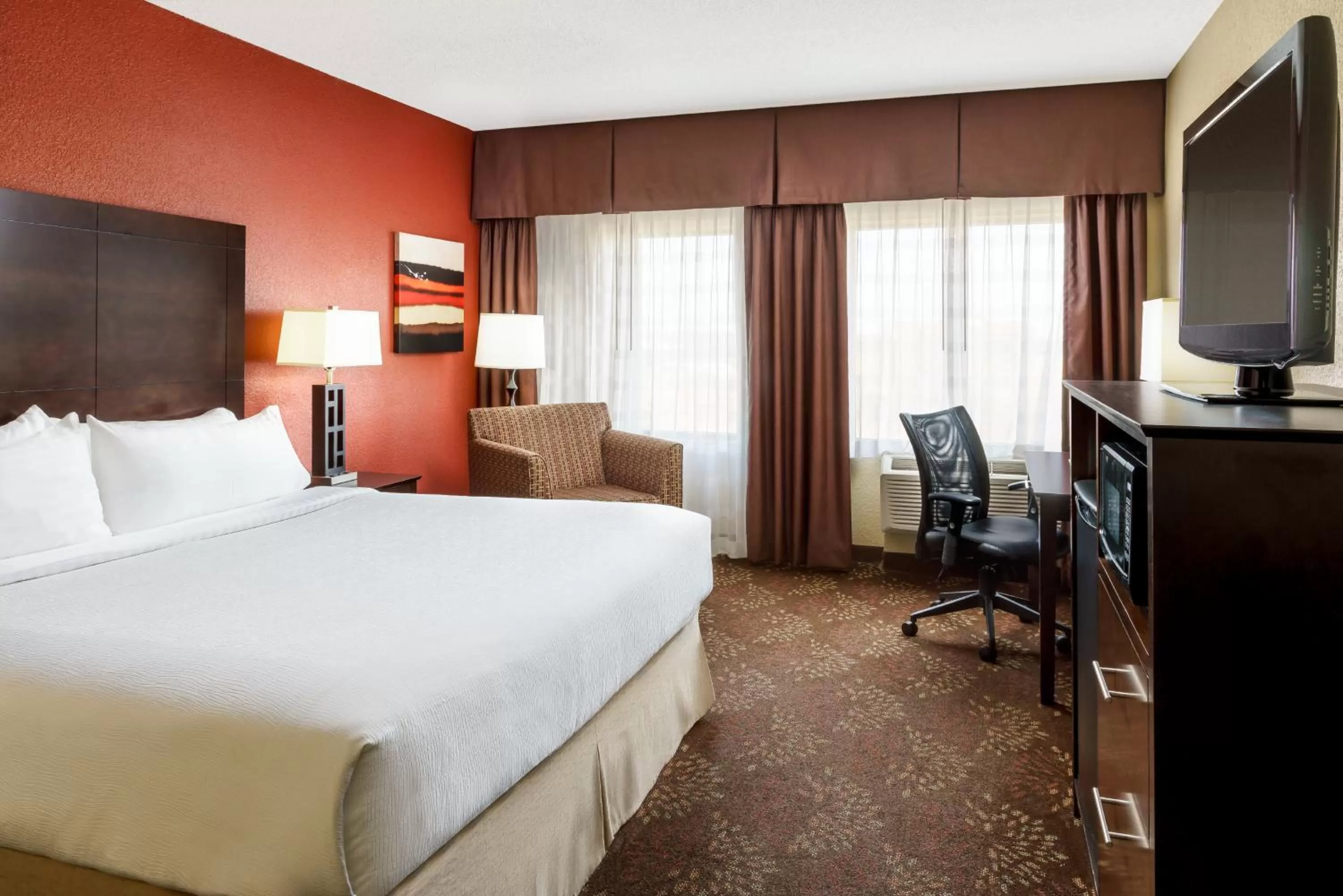 Bedroom in Holiday Inn Charlotte University by IHG