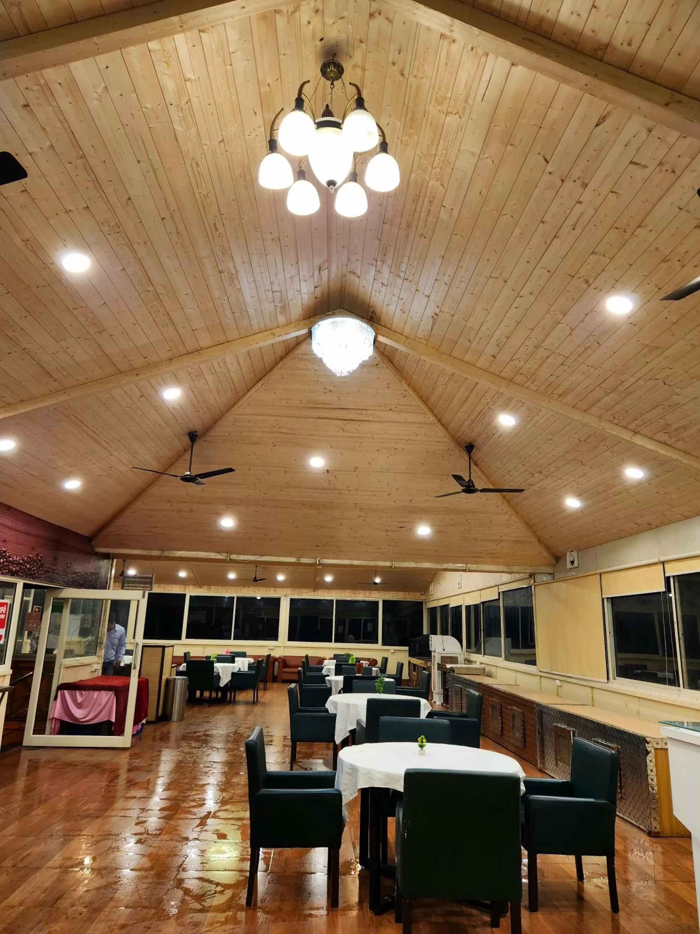 Restaurant/places to eat in Hotel Rajpur Heights