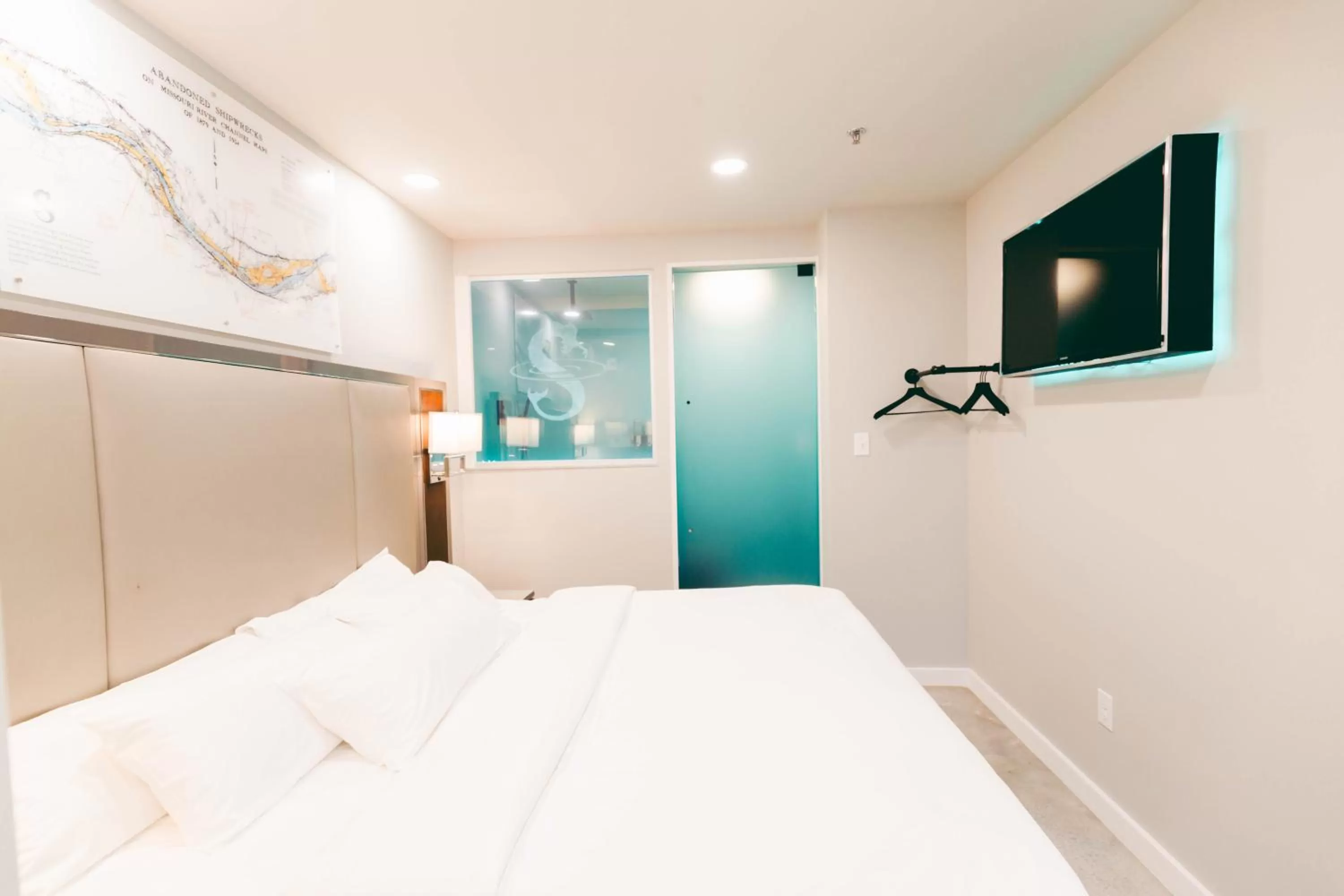 Bed in River Sirens Hotel-Contactless Check in Hotel