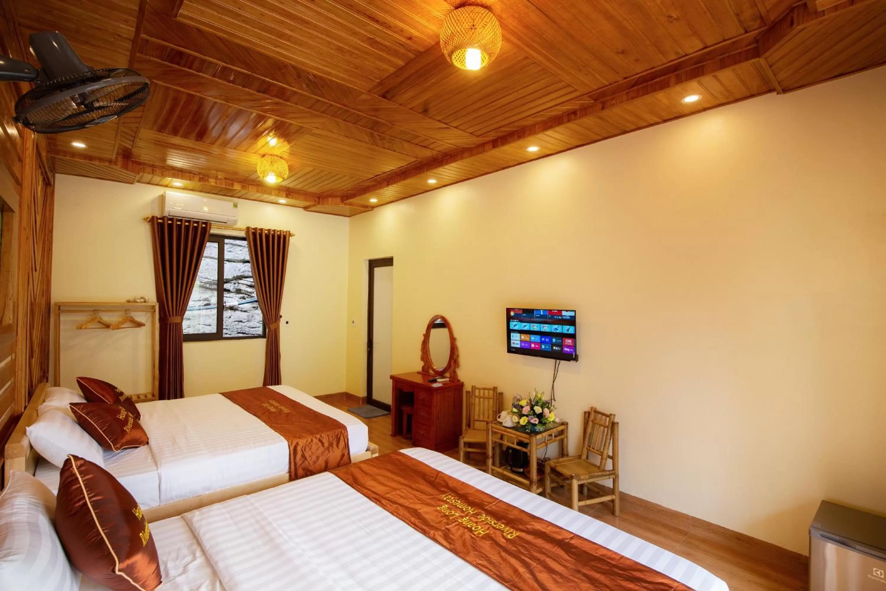 HoangLong Riverside Homestay