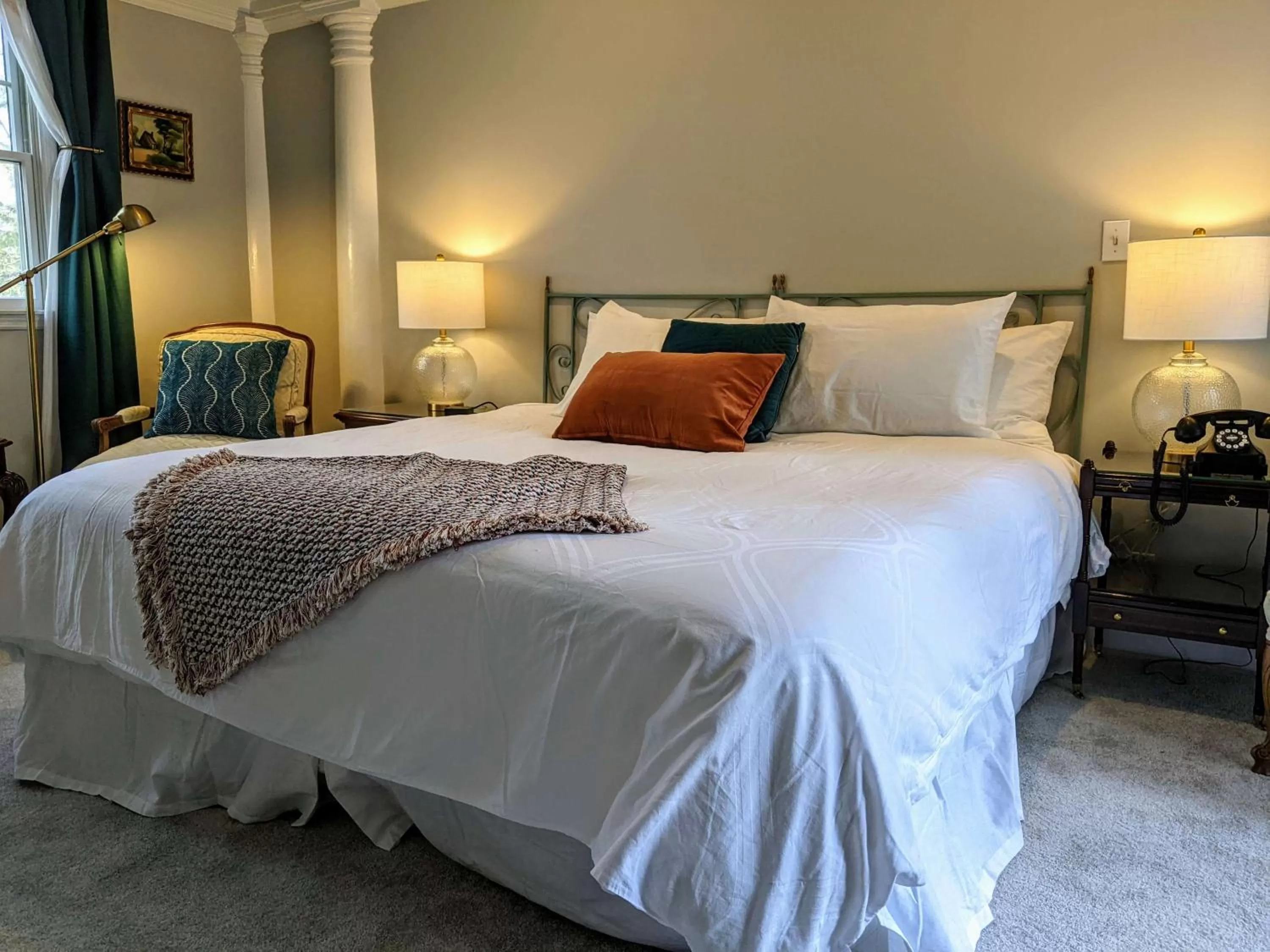 Bed in Stanton House Inn