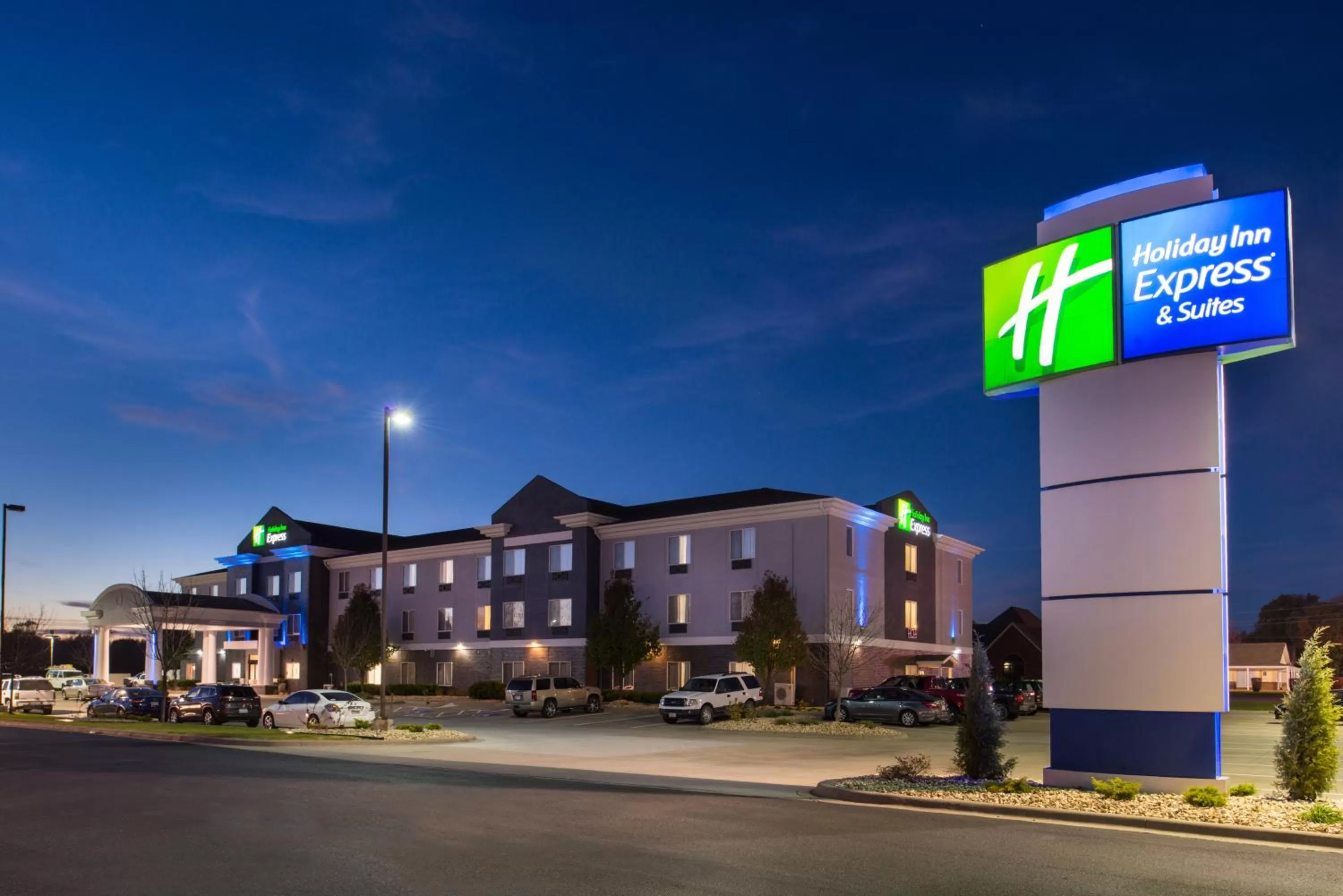 Property building in Holiday Inn Express & Suites Pittsburg by IHG