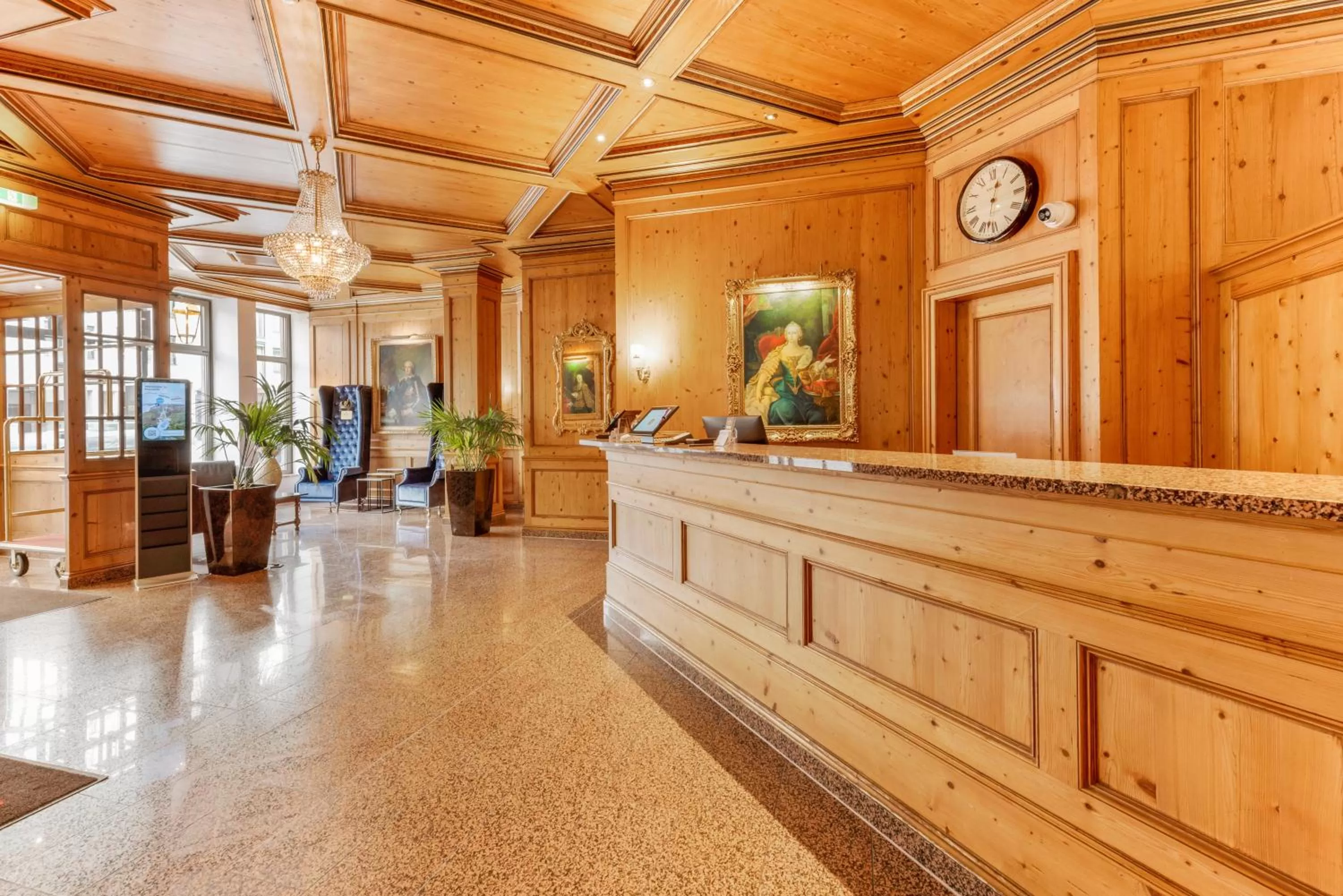 Lobby or reception in King's Hotel Center Superior