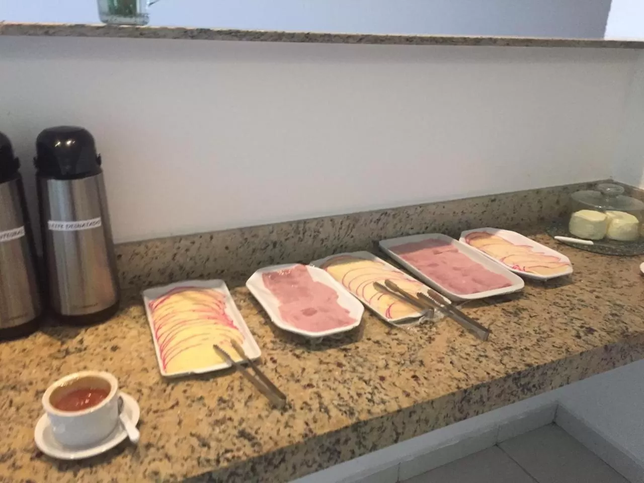 Breakfast in Praia da Ferradurinha Guest House