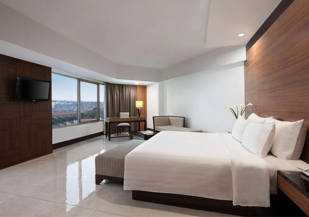 Photo of the whole room, Bed in Hotel Santika Premiere Semarang