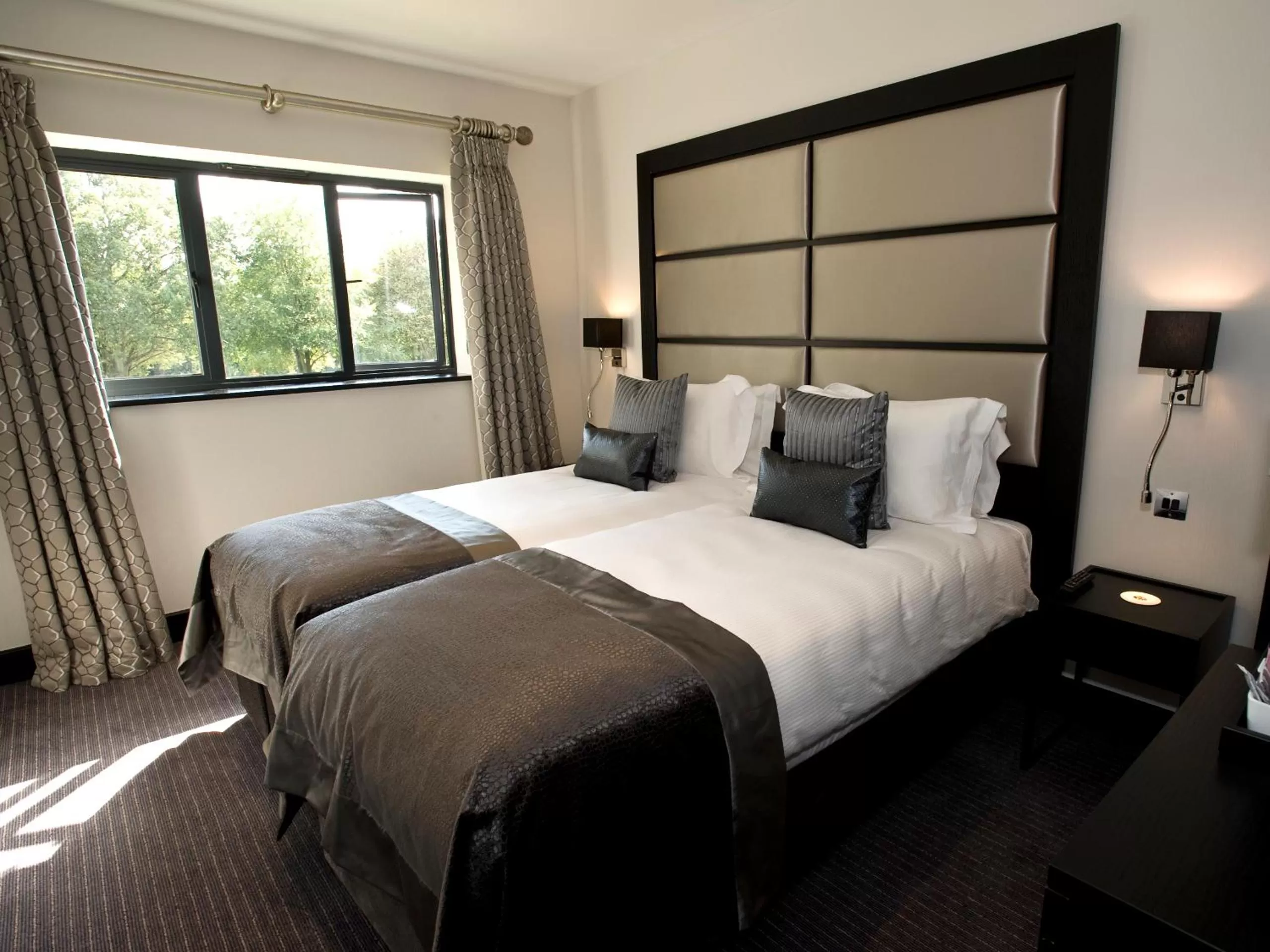 Standard Twin Room in The Lodge at Kingswood