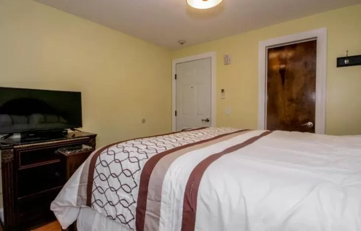 Bed in Cold Spring Hotel