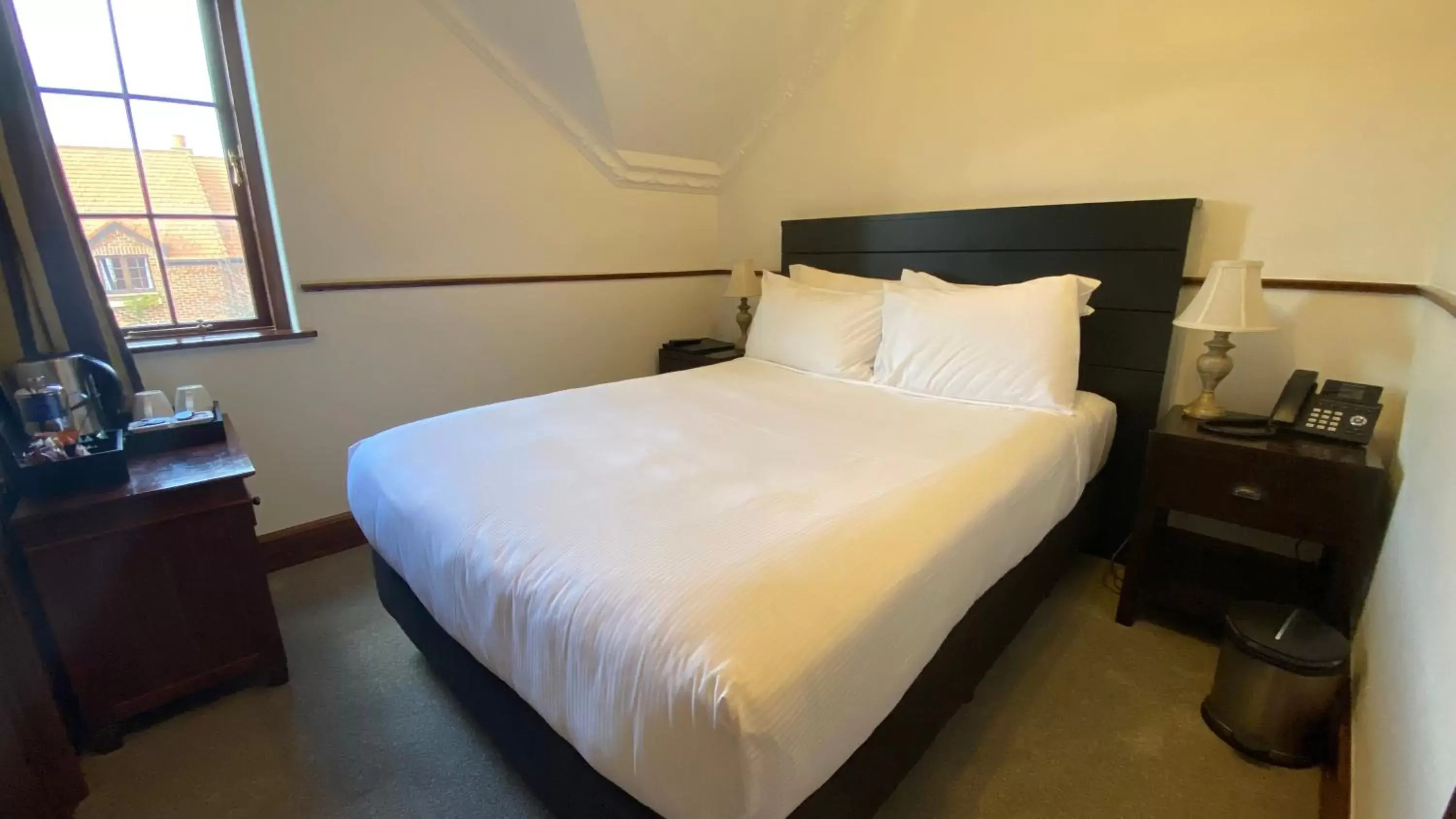 Queen Room in Grand Arden Monaco Nelson Queen Room in Grand Arden Monaco Nelson