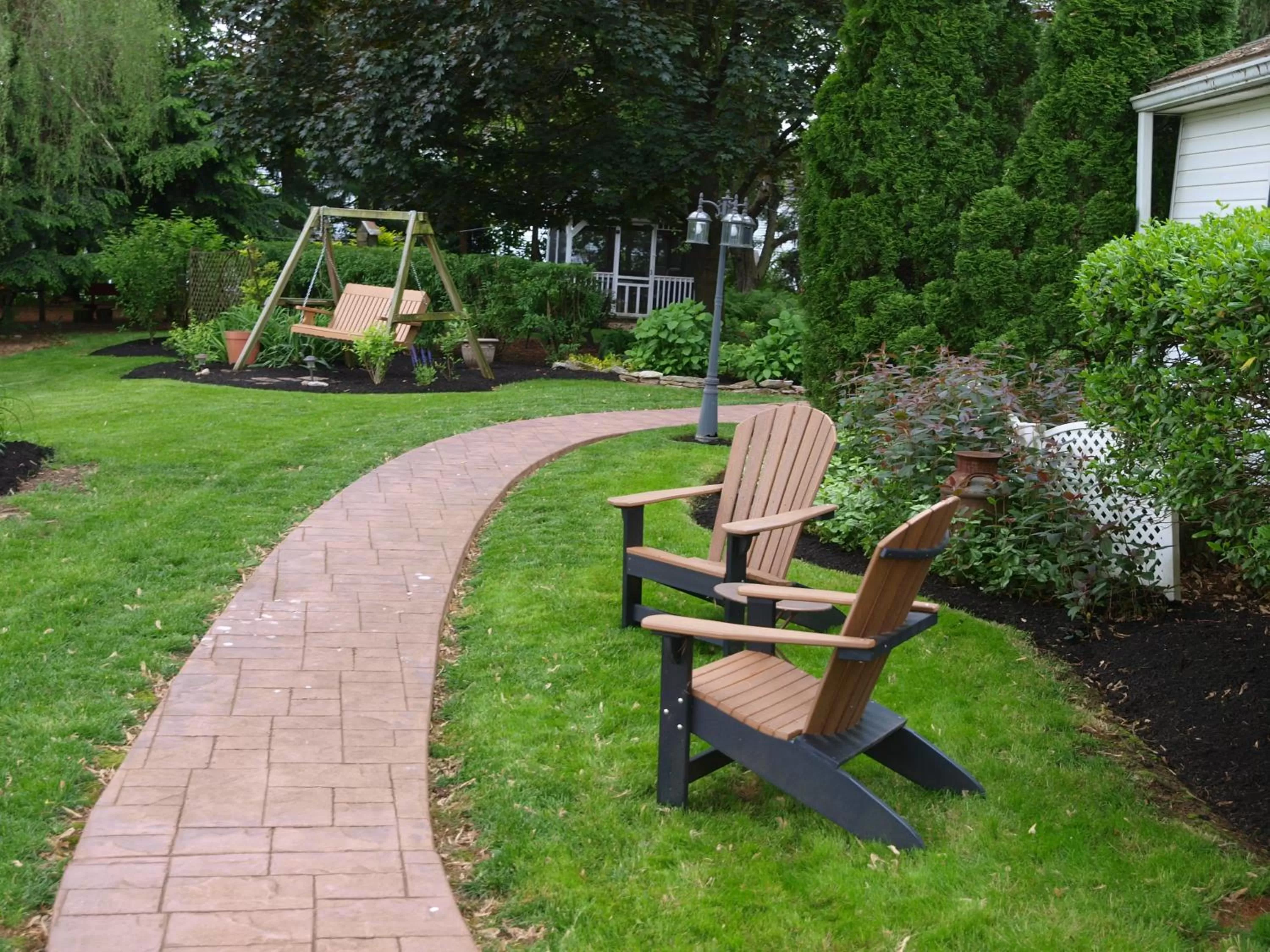 Garden in 1825 Inn Bed and Breakfast