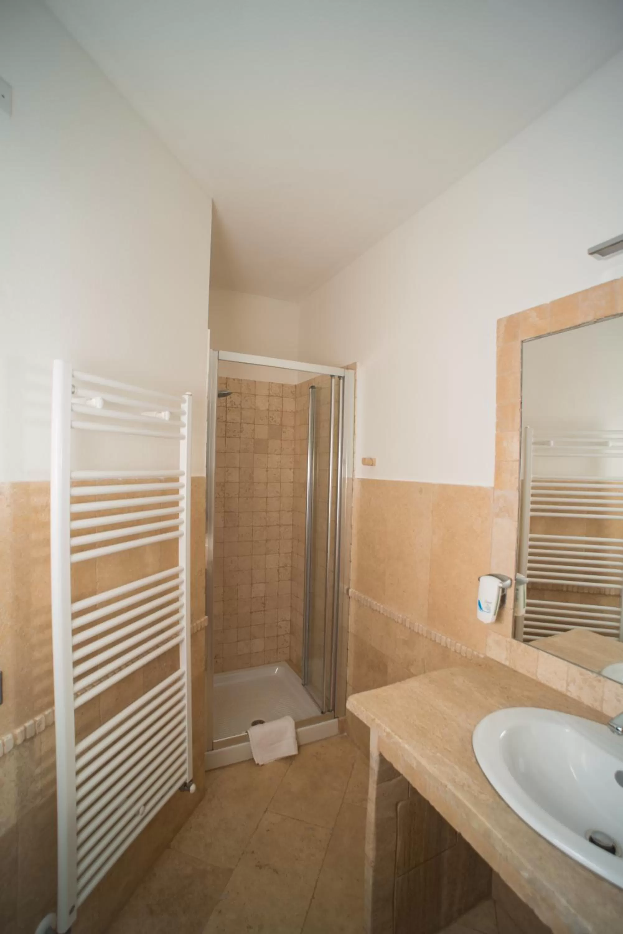 Bathroom in Regia Hotel