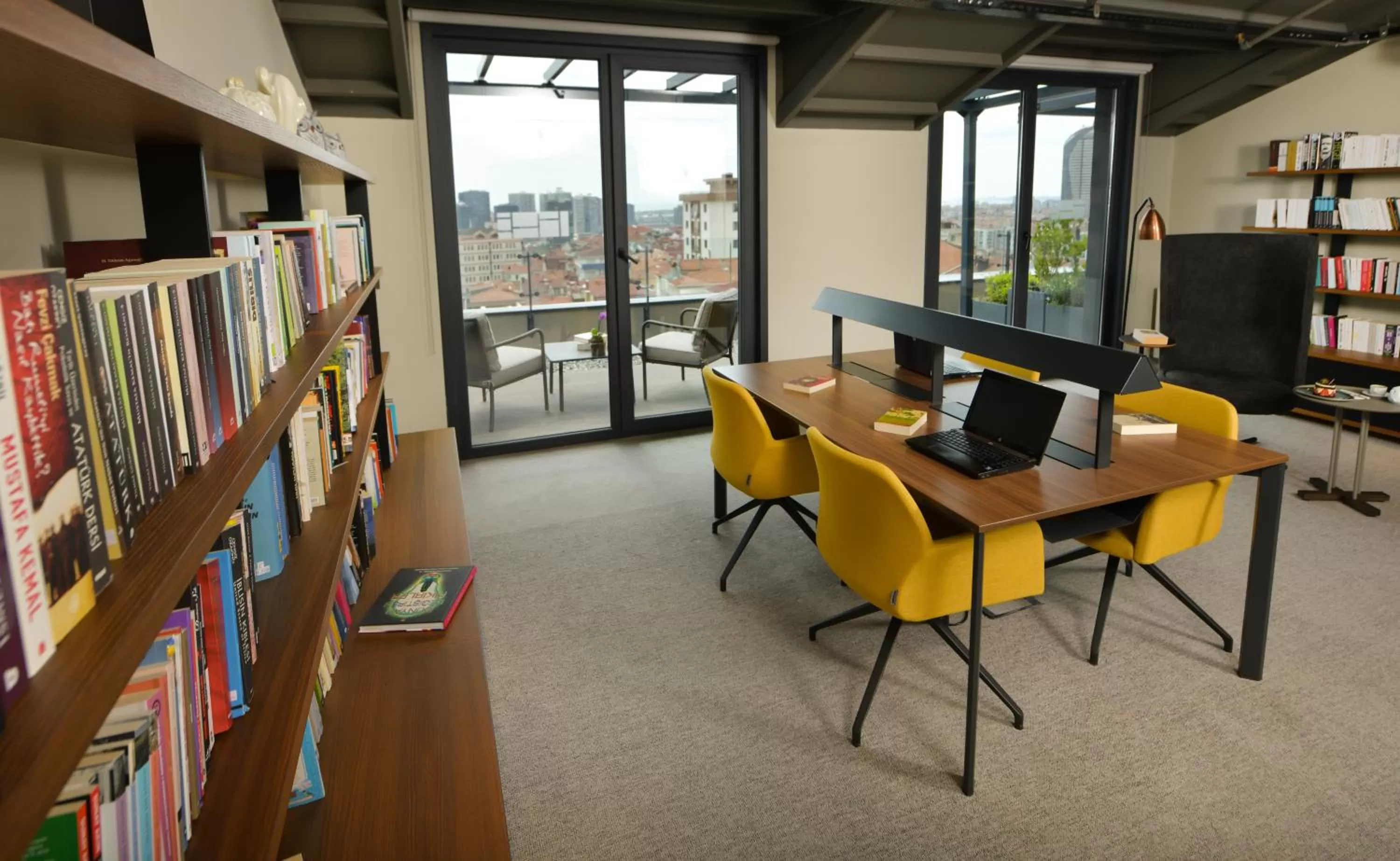 Library in Antwell Suites
