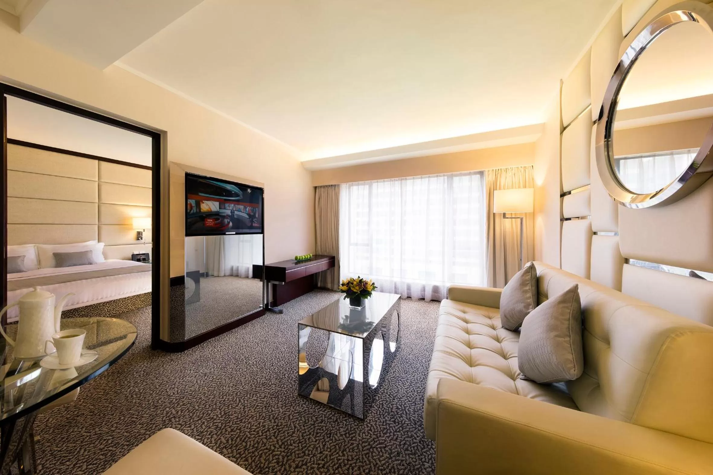TV and multimedia in Regal Kowloon Hotel