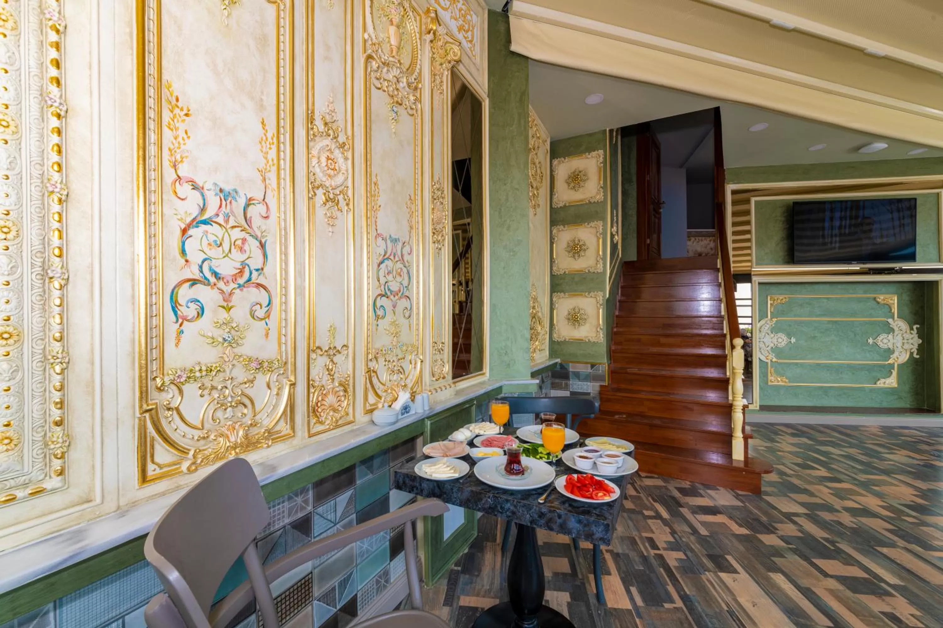 Food and drinks in Golden Sand Hotel