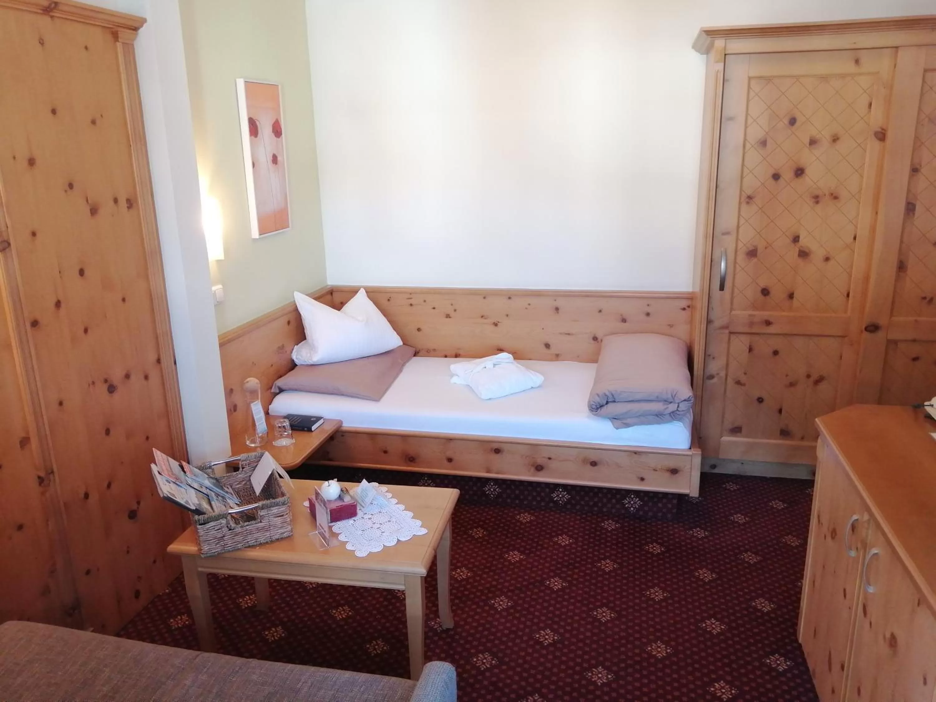 Photo of the whole room, Seating Area in Hotel Enzian