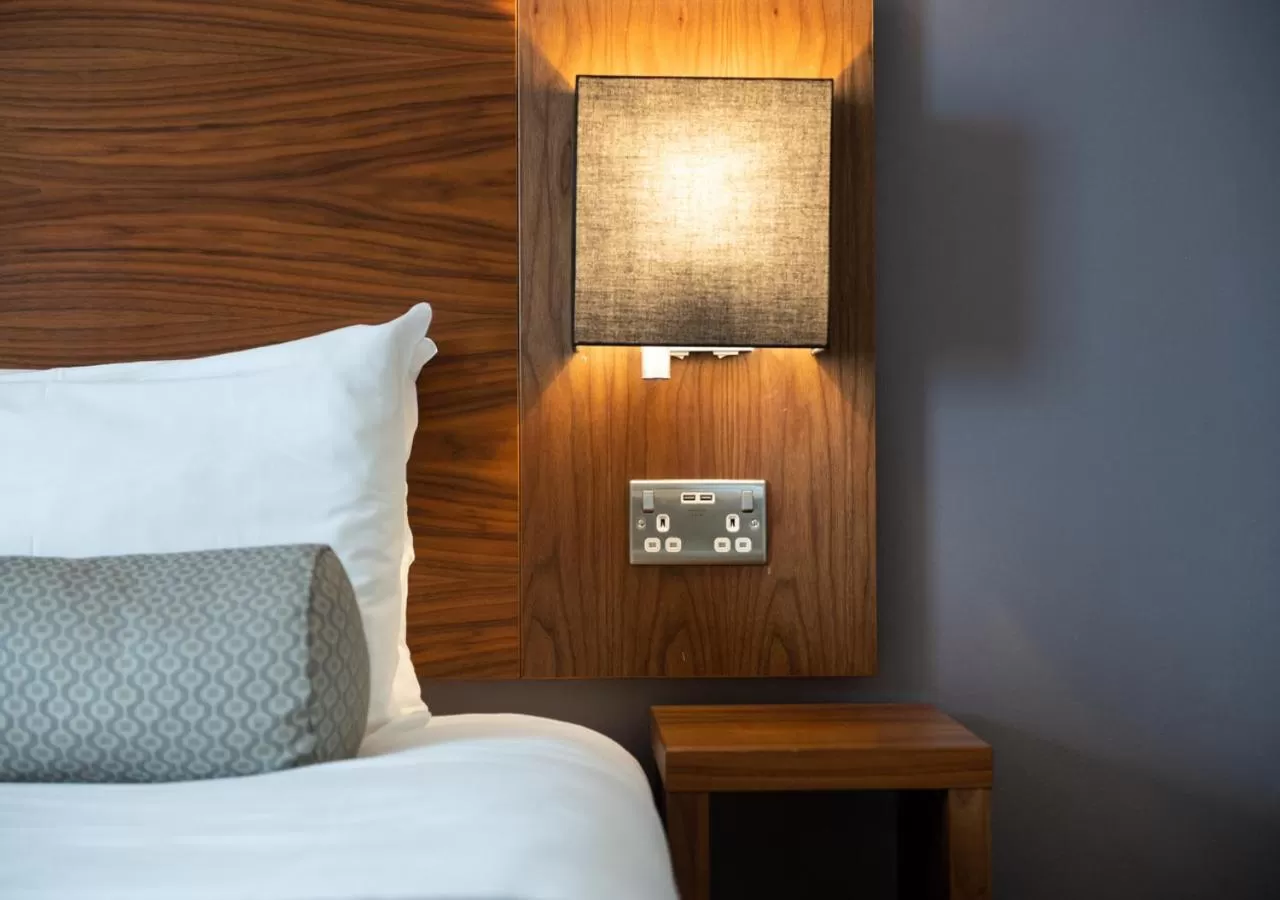 Bedroom, Bed in Toby Carvery Exeter M5 J30 by Innkeeper's Collection