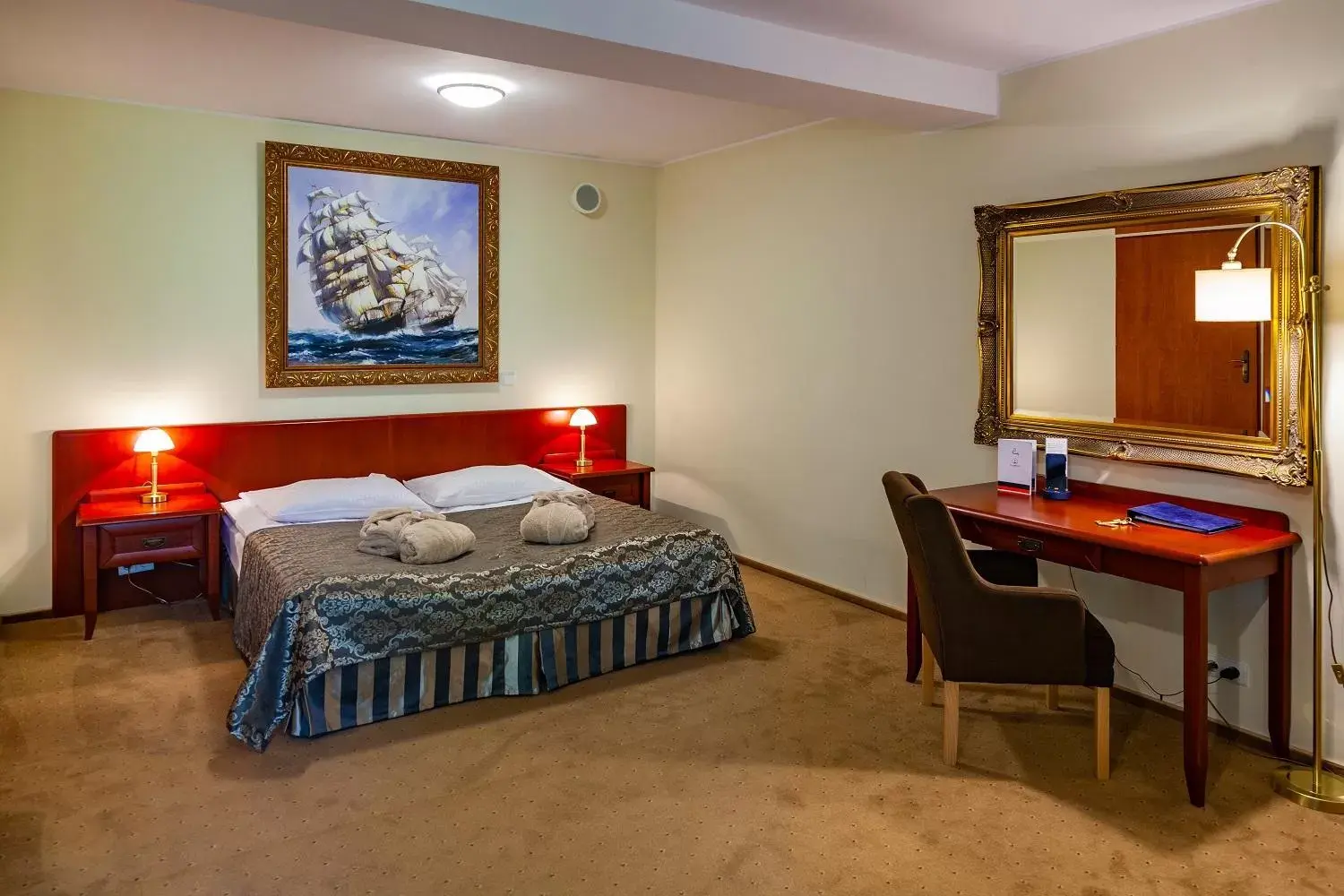 Deluxe Double Room in Hotel Robert's Port Deluxe Double Room in Hotel Robert's Port