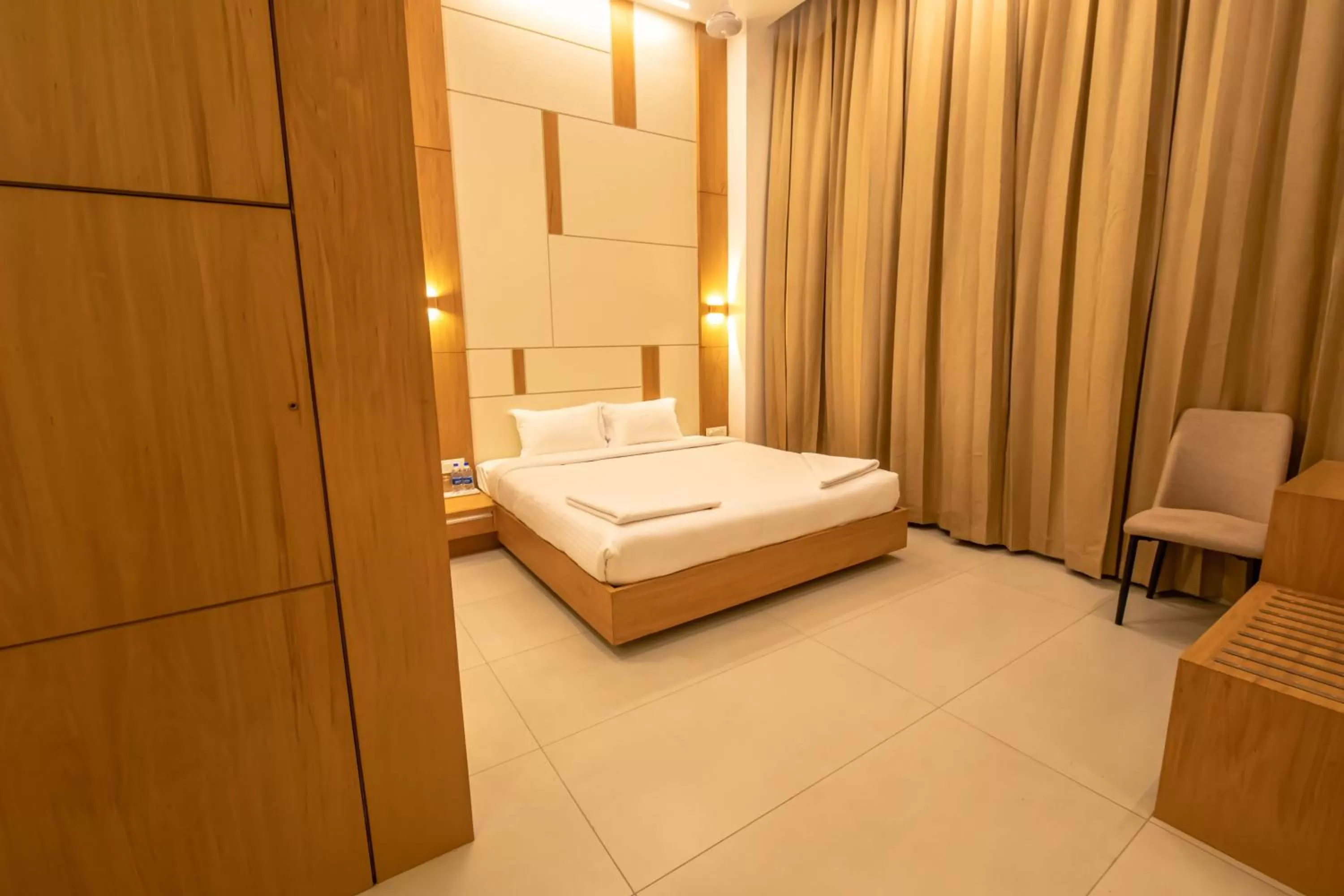 Bedroom, Bed in RATHNA RESIDENCY - Near US CONSULATE