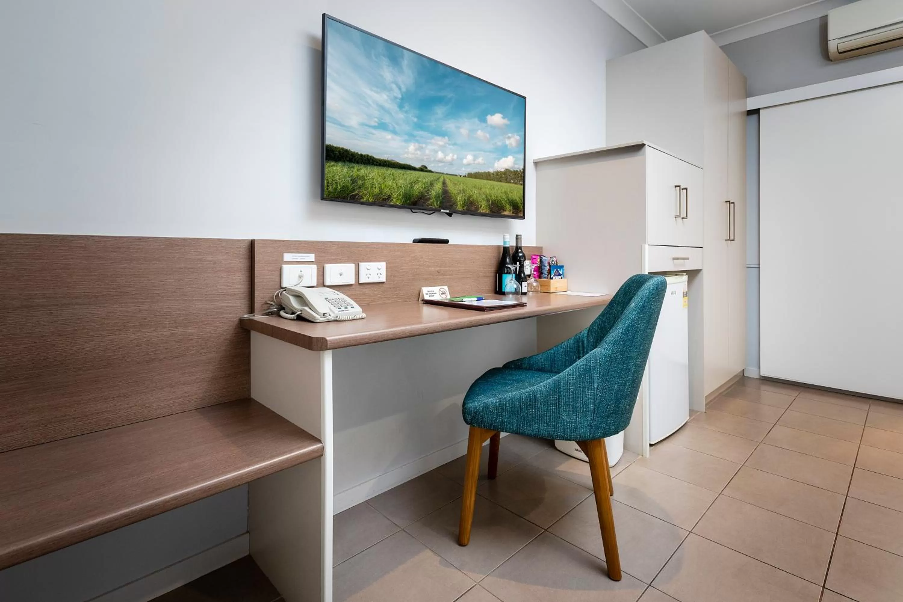 Queen or Twin Room - Disability Access in Roma Inland Motor Inn