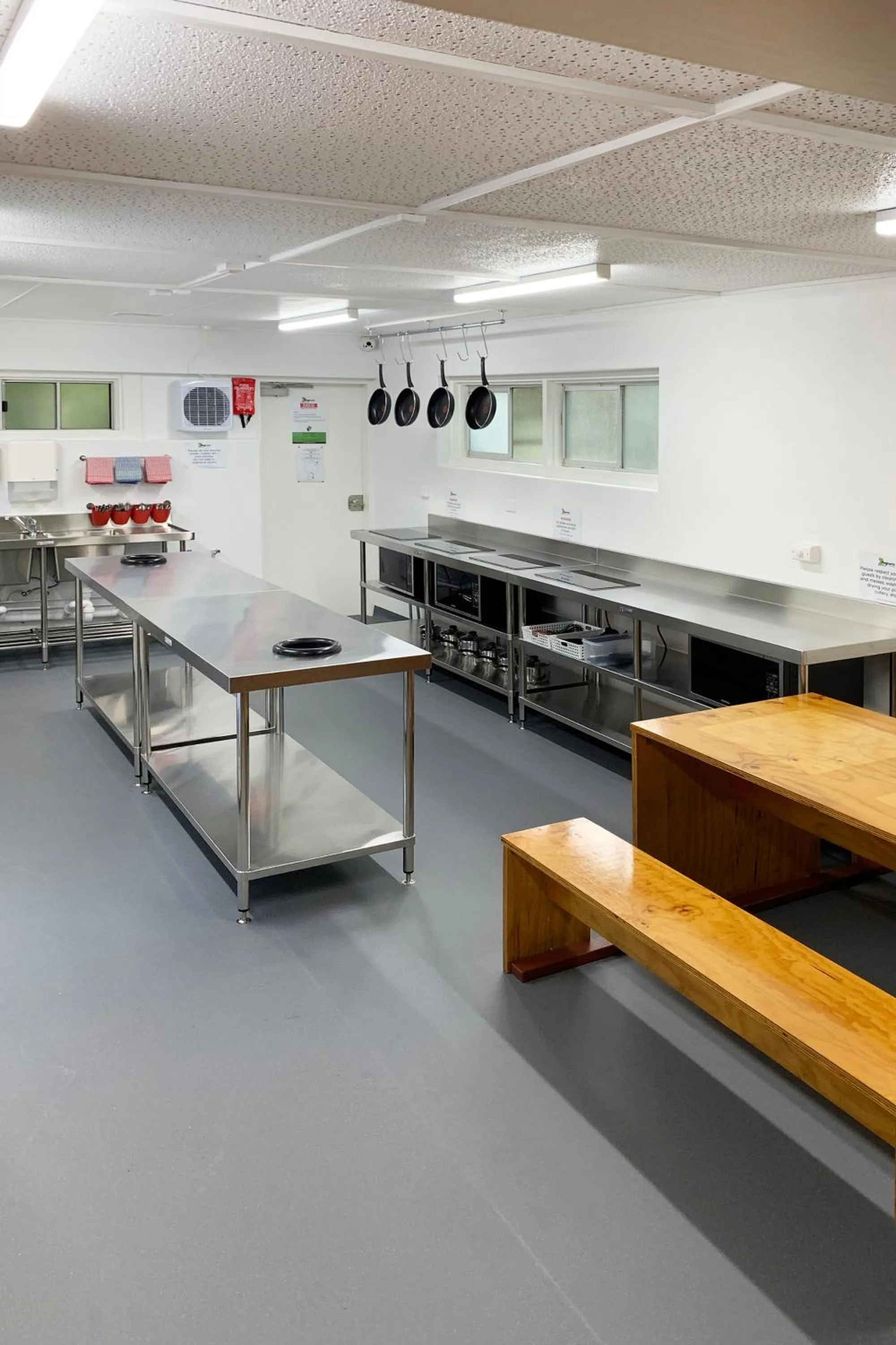 Dining area in Airlie Beach Magnums - Adults Only