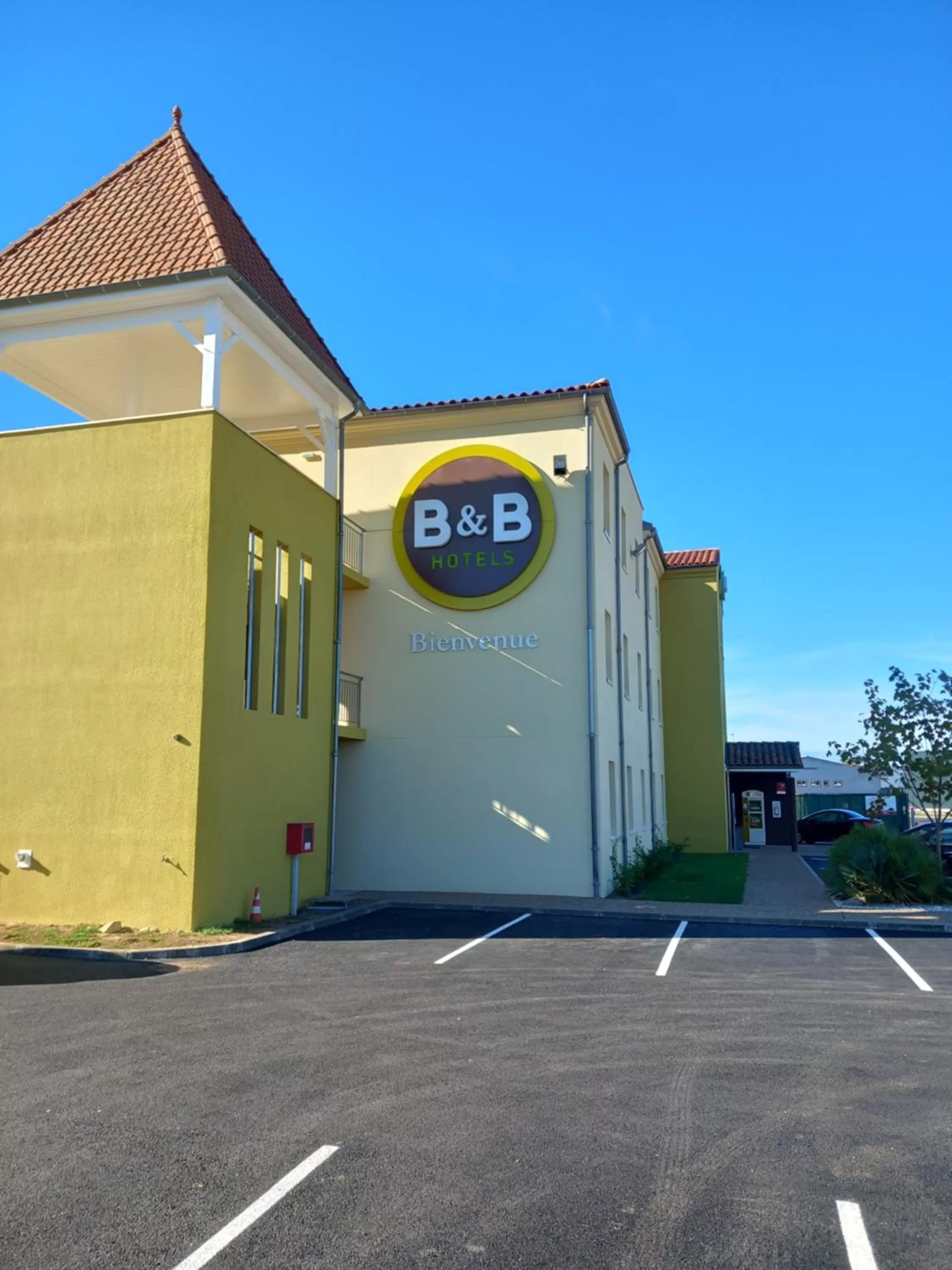 Property building in B&B HOTEL Agen Castelculier