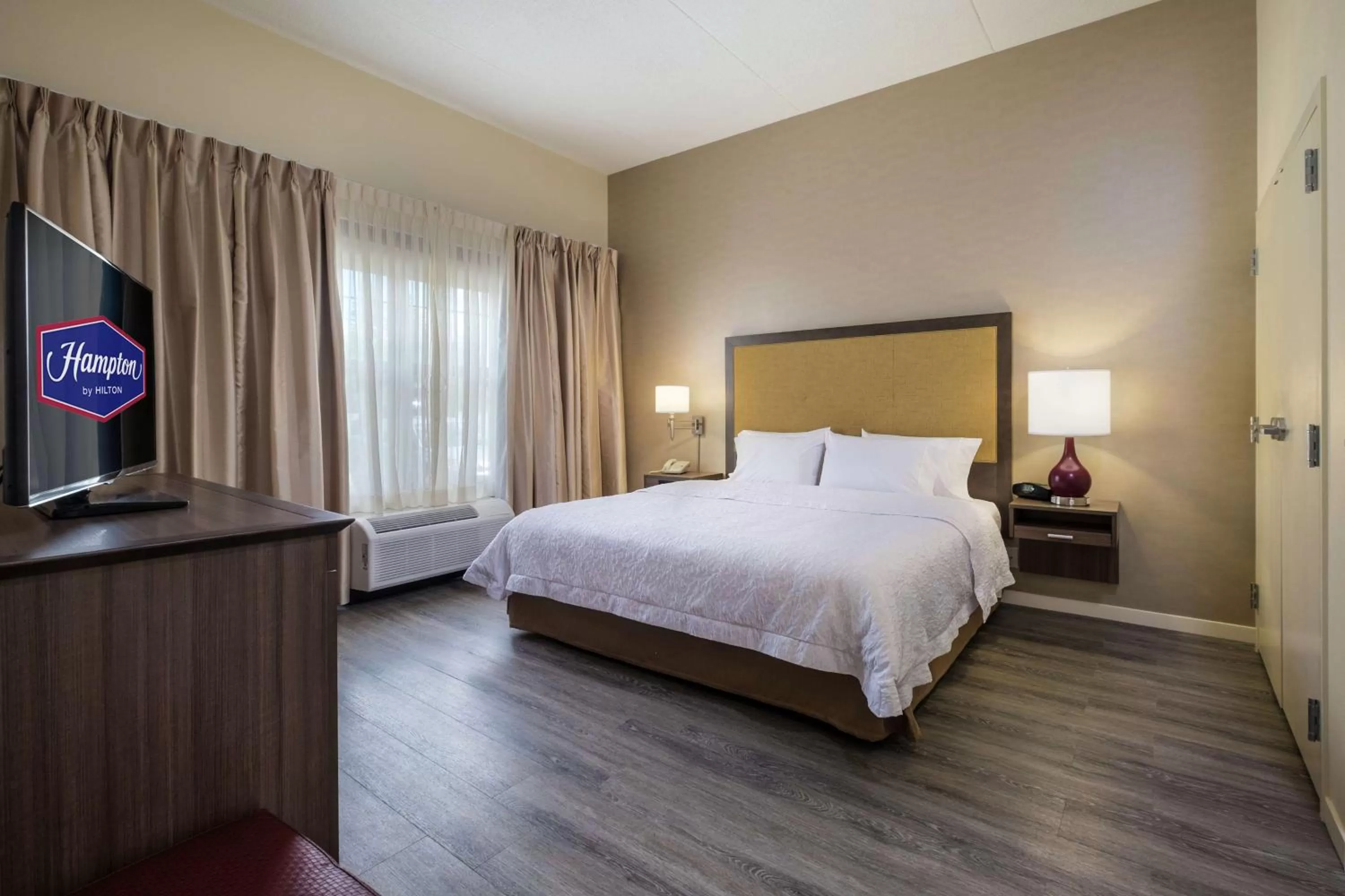 Bedroom, Bed in Hampton Inn Waterville