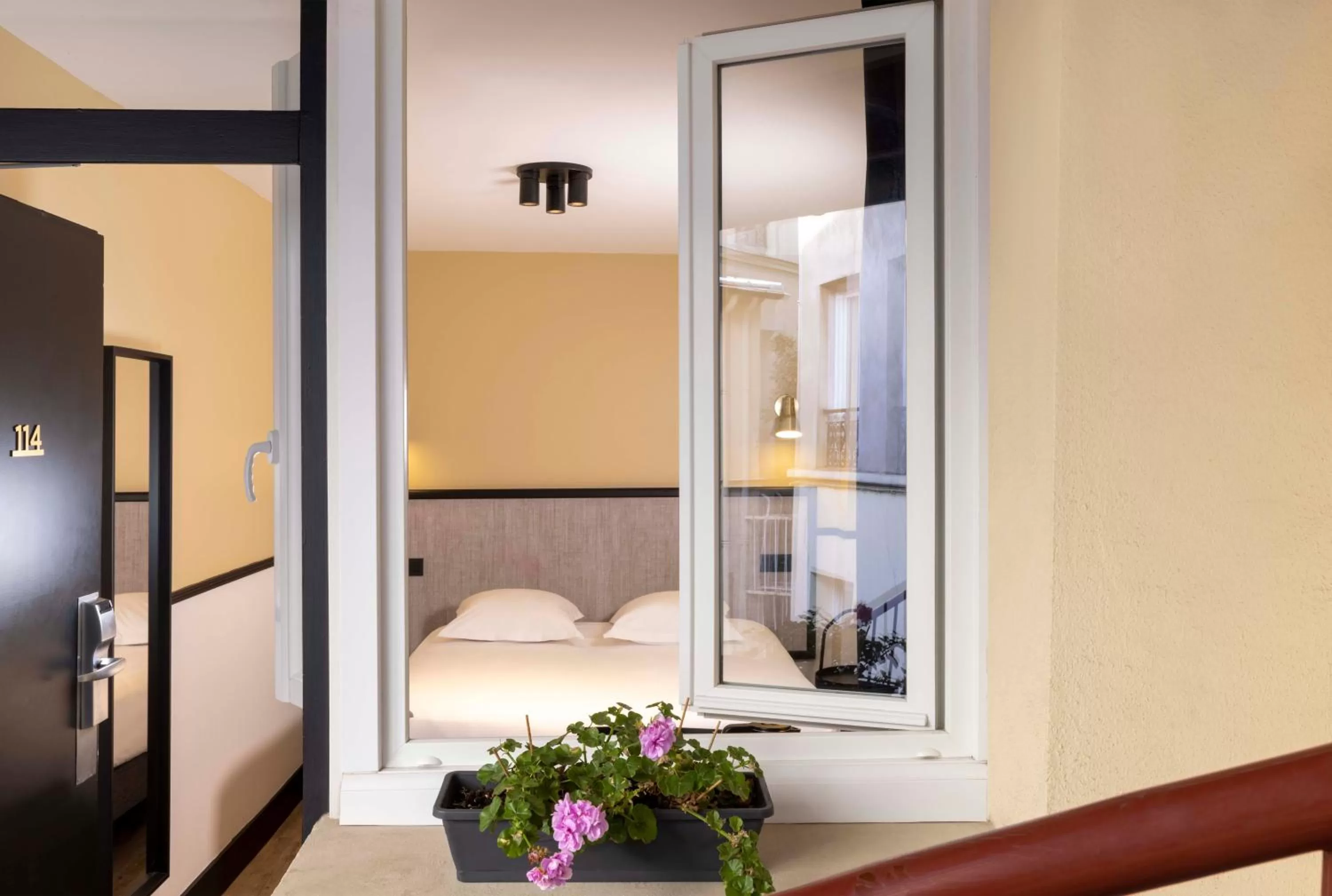 Bedroom, Bed in Hotel de l'Aqueduc