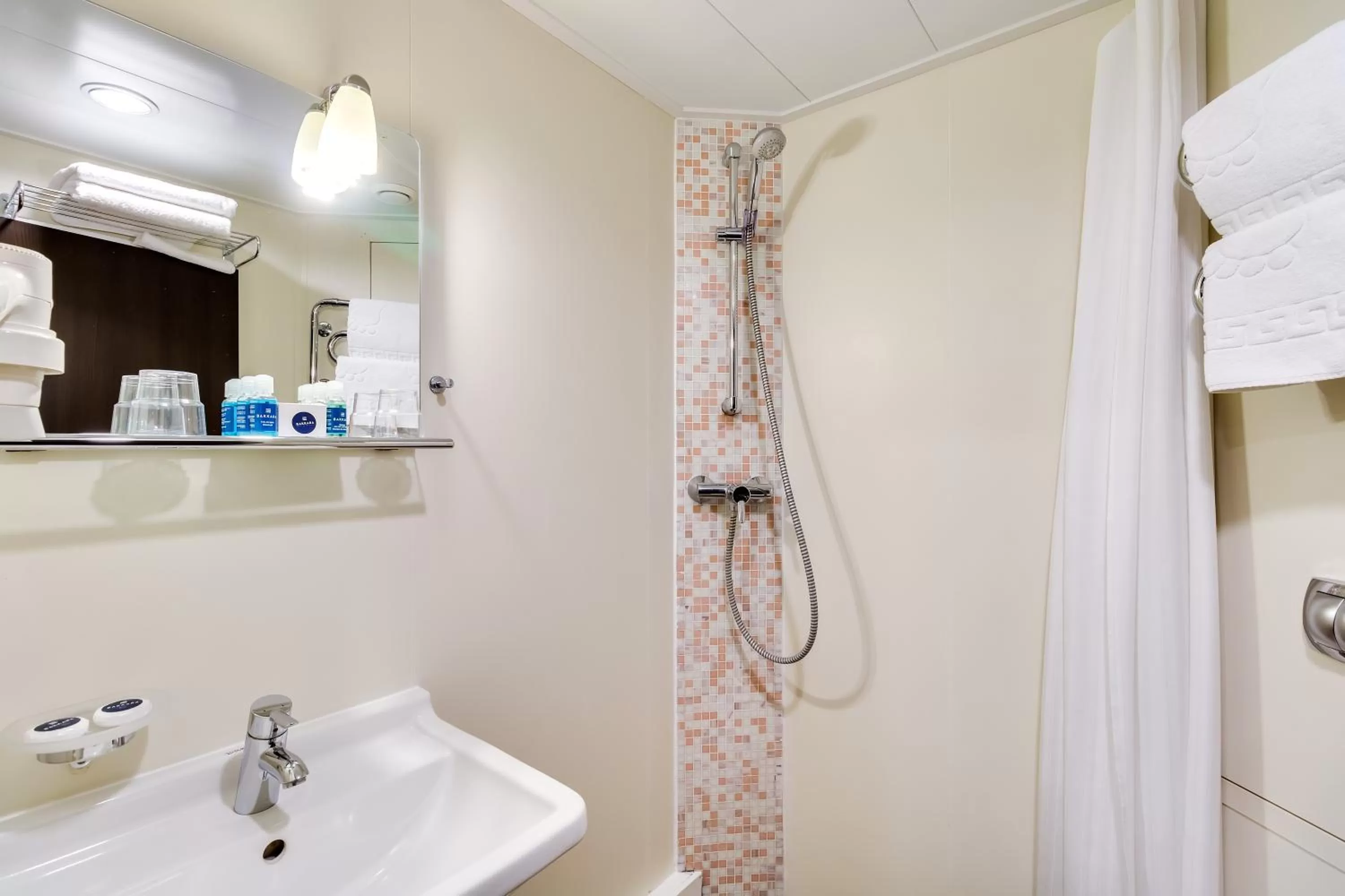 Bathroom in Bakkara Hotel