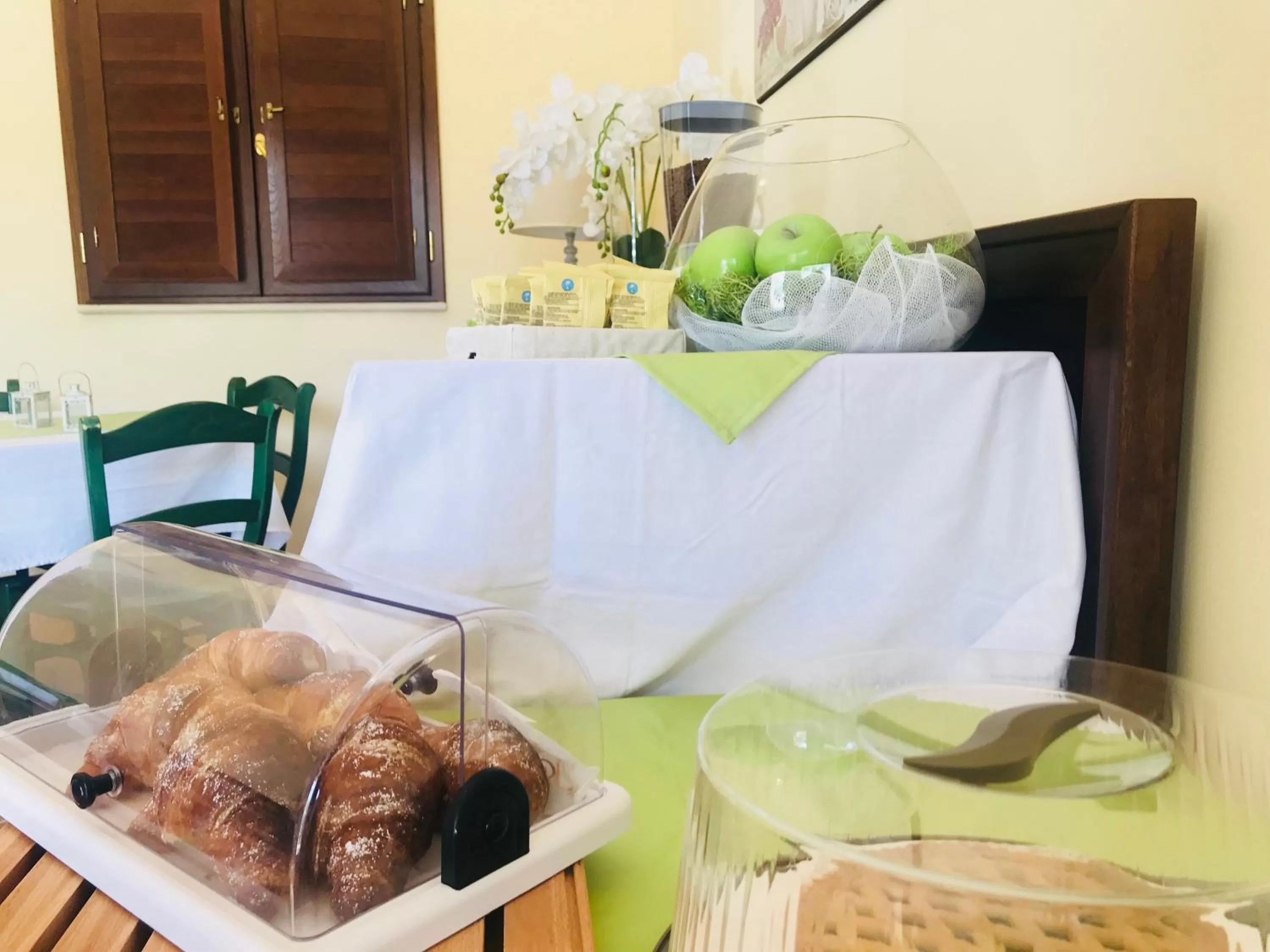 Breakfast in Green Park Hotel & Residence