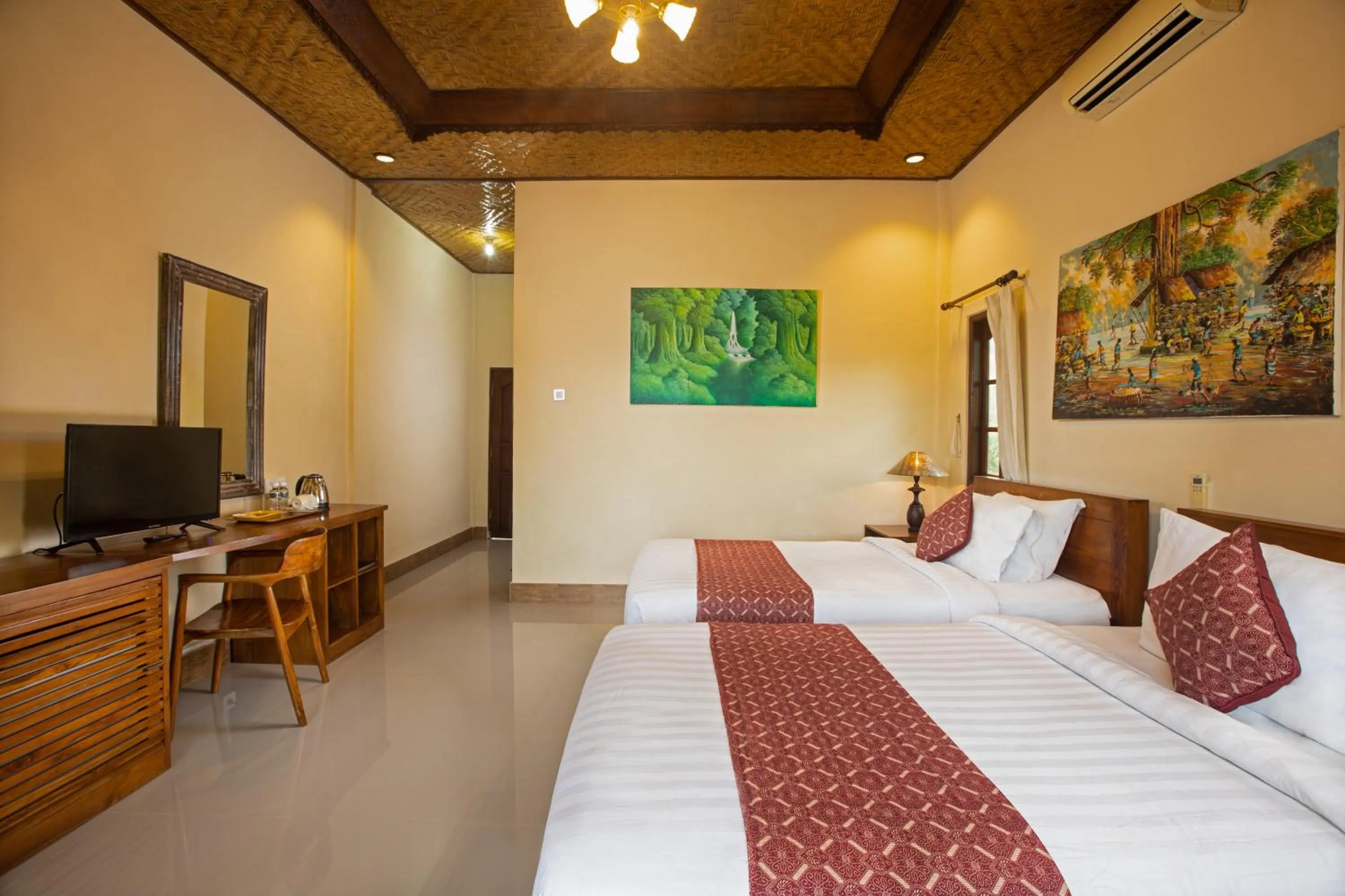 Photo of the whole room, Bed in Uma Sari Cottage by Mahaputra