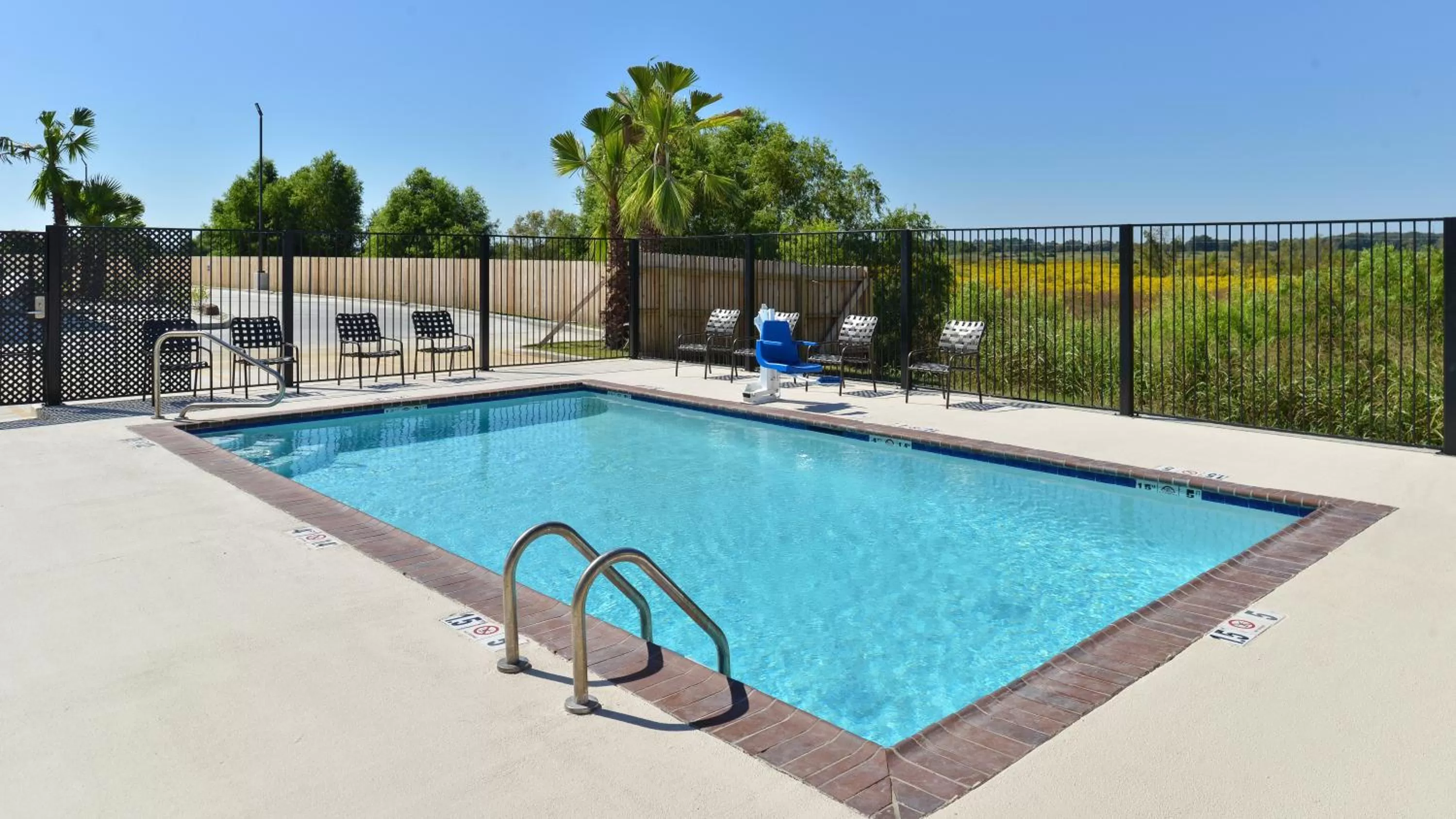 Swimming pool in Candlewood Suites Houma by IHG