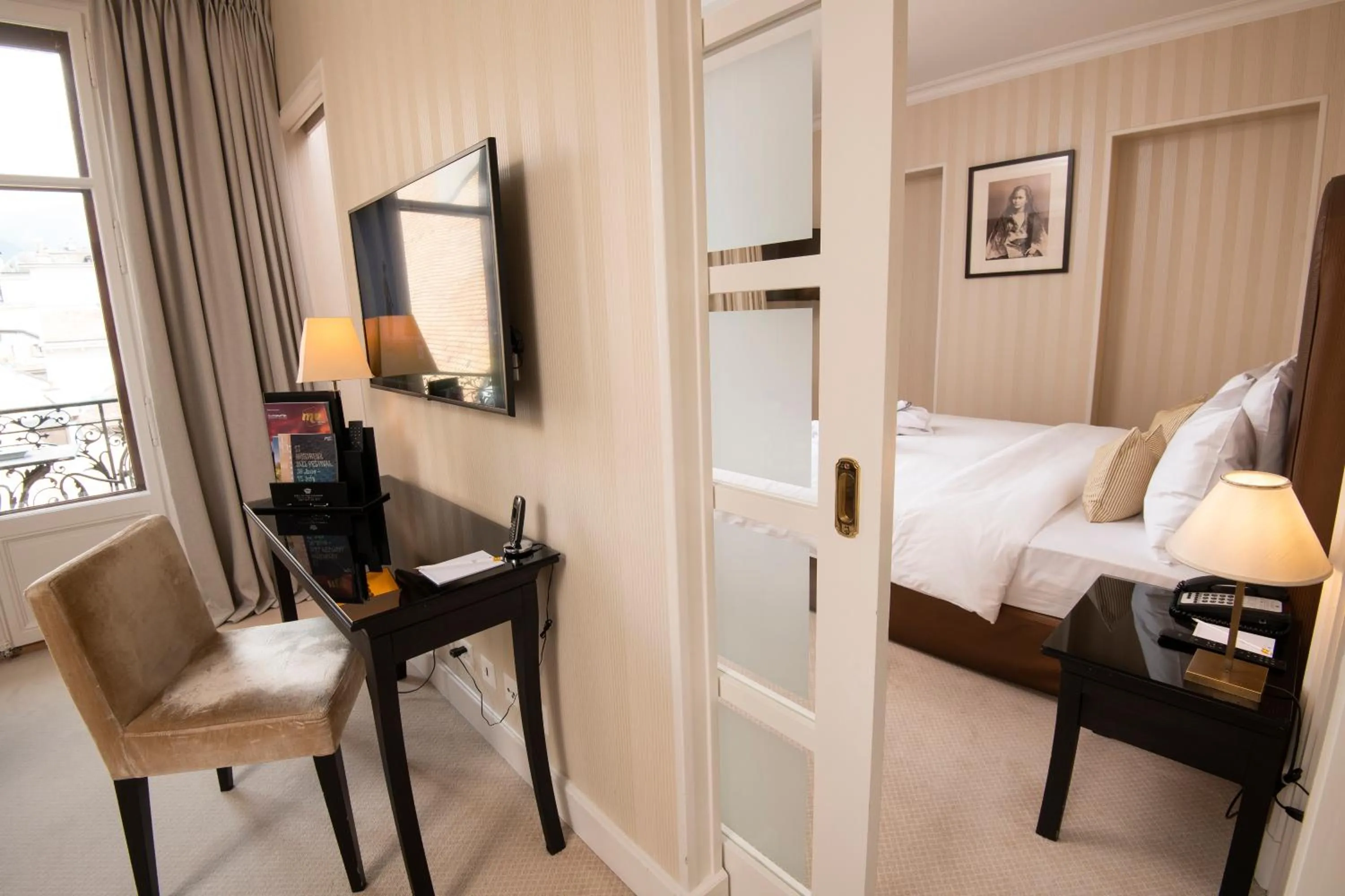 Photo of the whole room, Bed in Hôtel Des Trois Couronnes & Spa - The Leading Hotels of the World