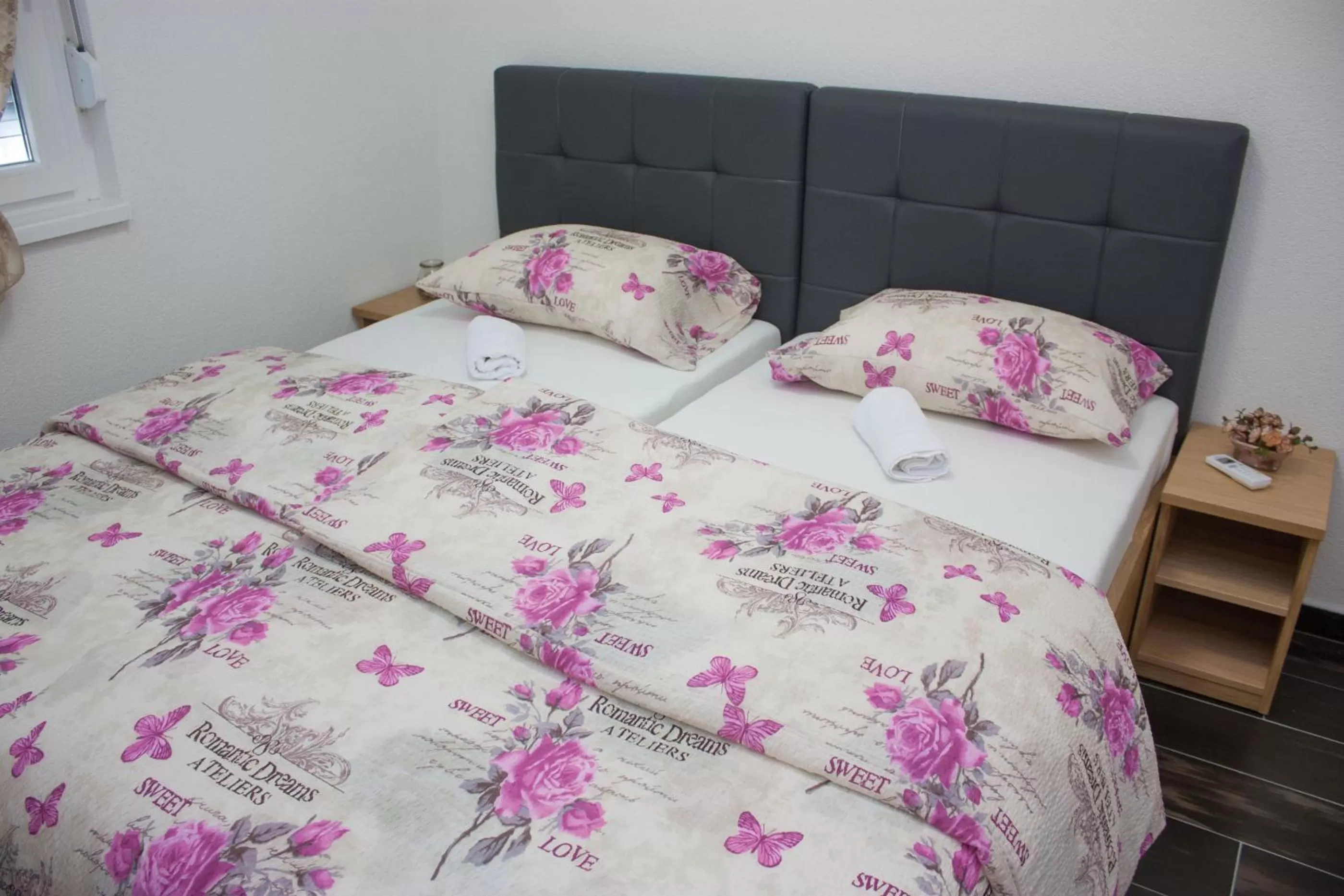 Bedroom, Bed in Villa Maja