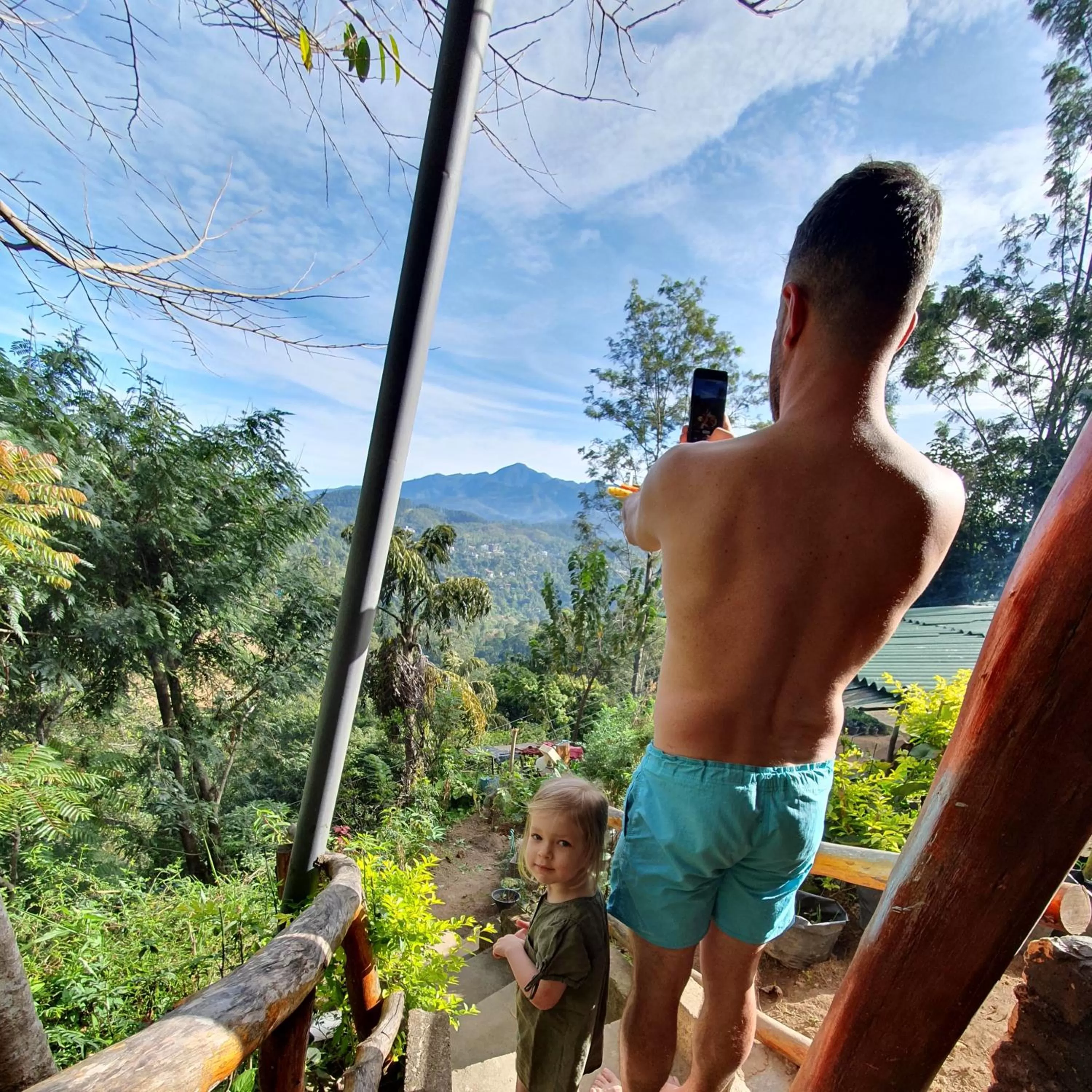 Day, Children in Guest Inn Avendra