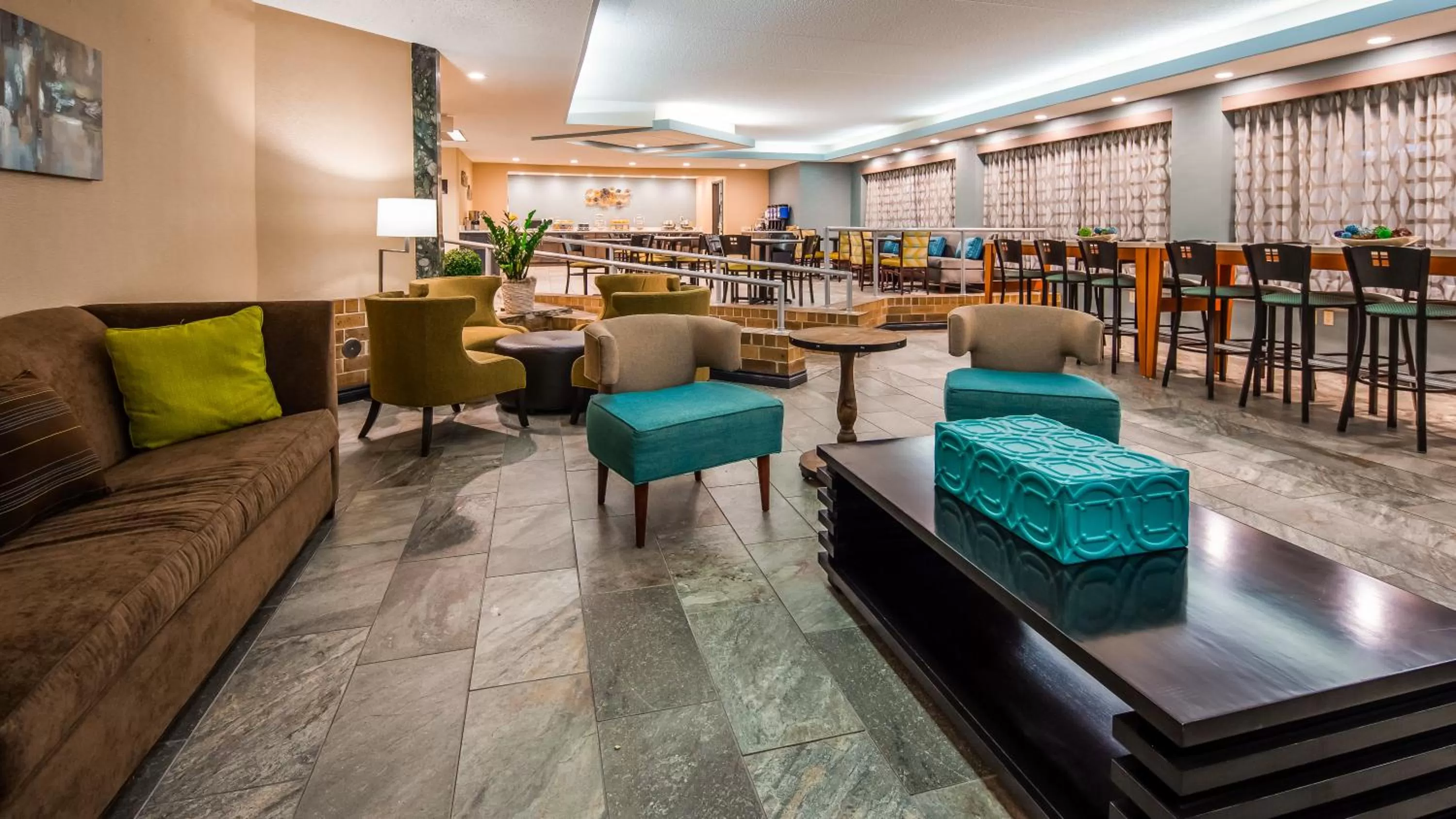 Seating area in Best Western Warren Hotel